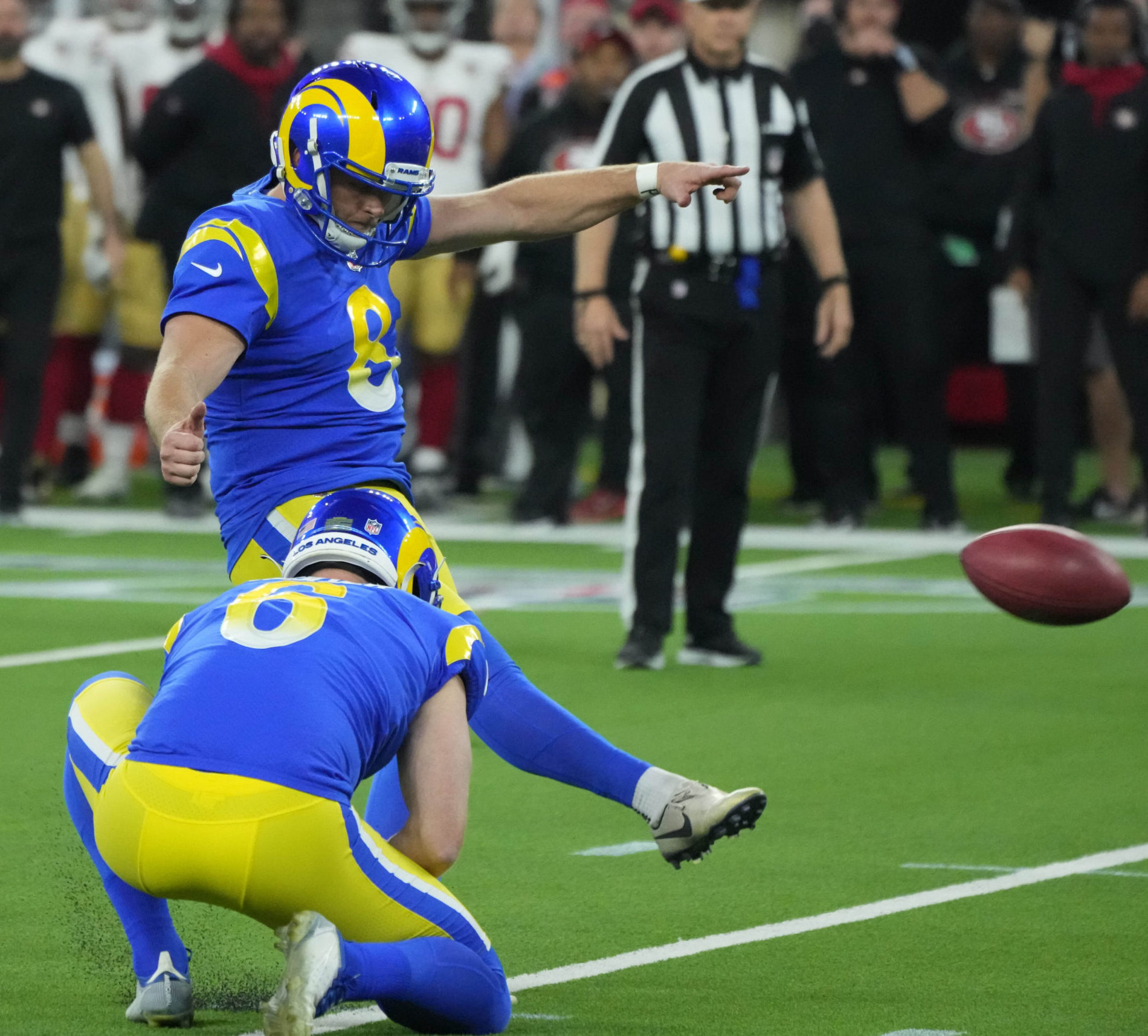Los Angeles Rams kicker Matt Gay (8) kicks the go-ahead field goal against the San Francisco 49ers in the fourth quarter during the NFC Championship Game