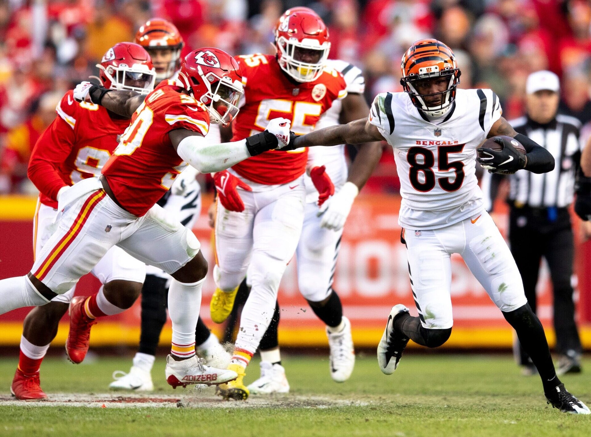 Cincinnati Bengals wide receiver Tee Higgins (85) stiff arms Kansas City Chiefs middle linebacker Willie Gay Jr. (50) while getting a first down in the fourth quarter AFC championship NFL football game, Sunday, Jan. 30, 2022, at GEHA Field at Arrowhead Stadium in Kansas City, Mo. Cincinnati Bengals defeated Kansas City Chiefs 27-24. Cincinnati Bengals At Kansas City Chiefs Jan 30 Afc Championship 83 Syndication The Enquirer