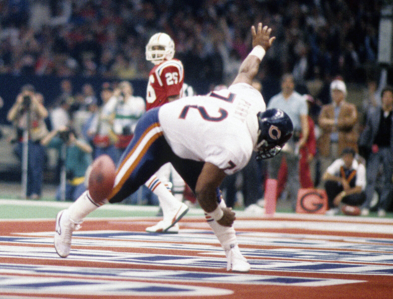 Chicago Bears defensive tackle William Perry celebrates in the end zone after scoring a touchdown against the New England Patriots during Super Bowl XX in New Orleans