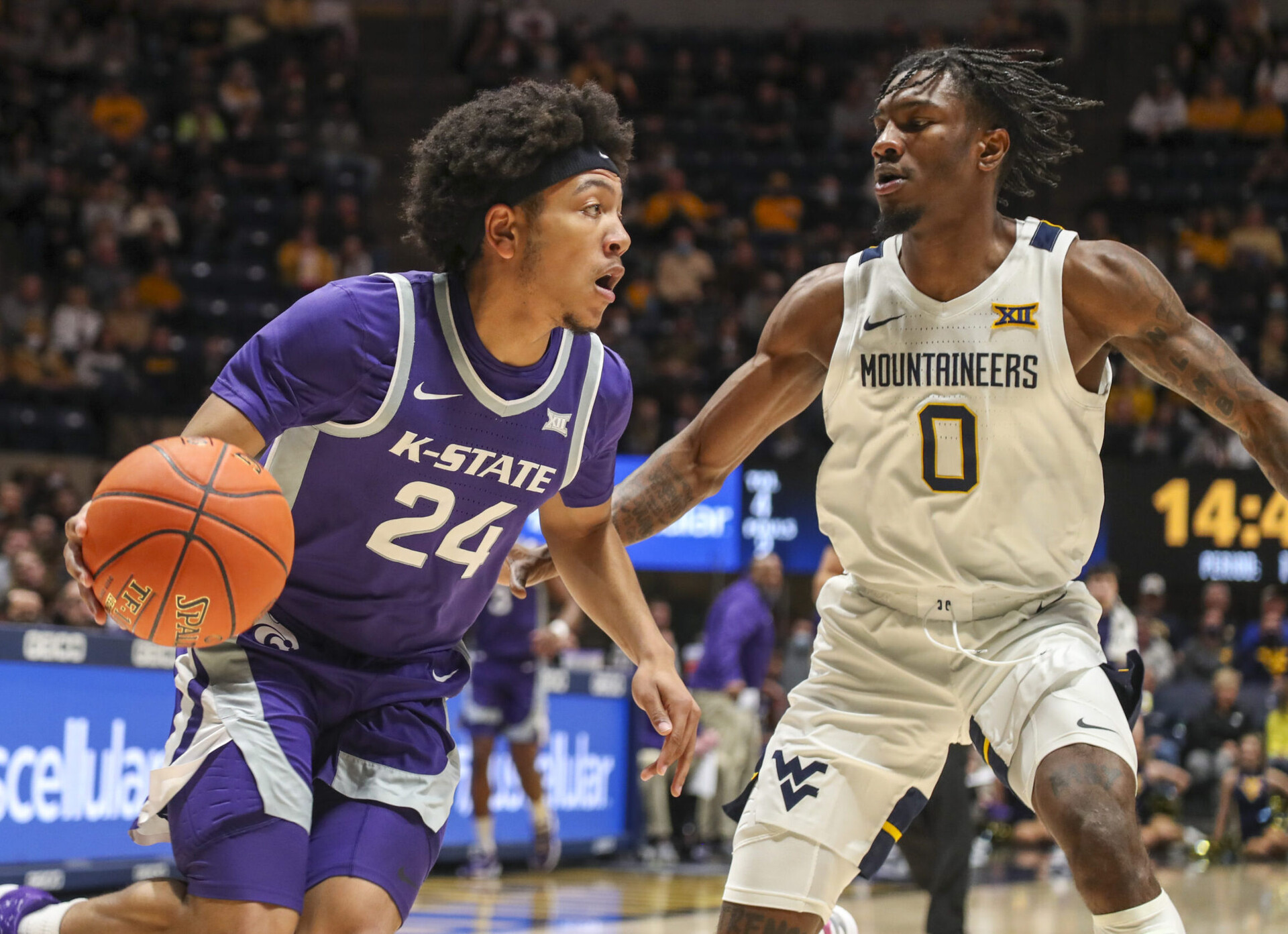 Wednesday College Basketball Odds - Kansas State Wildcats guard Nijel Pack (left) dribbles the basketball in his right hand while attempting to drive past West Virginia Mountaineers guard Kedrian Johnson (right) during a Big 12 basketball game