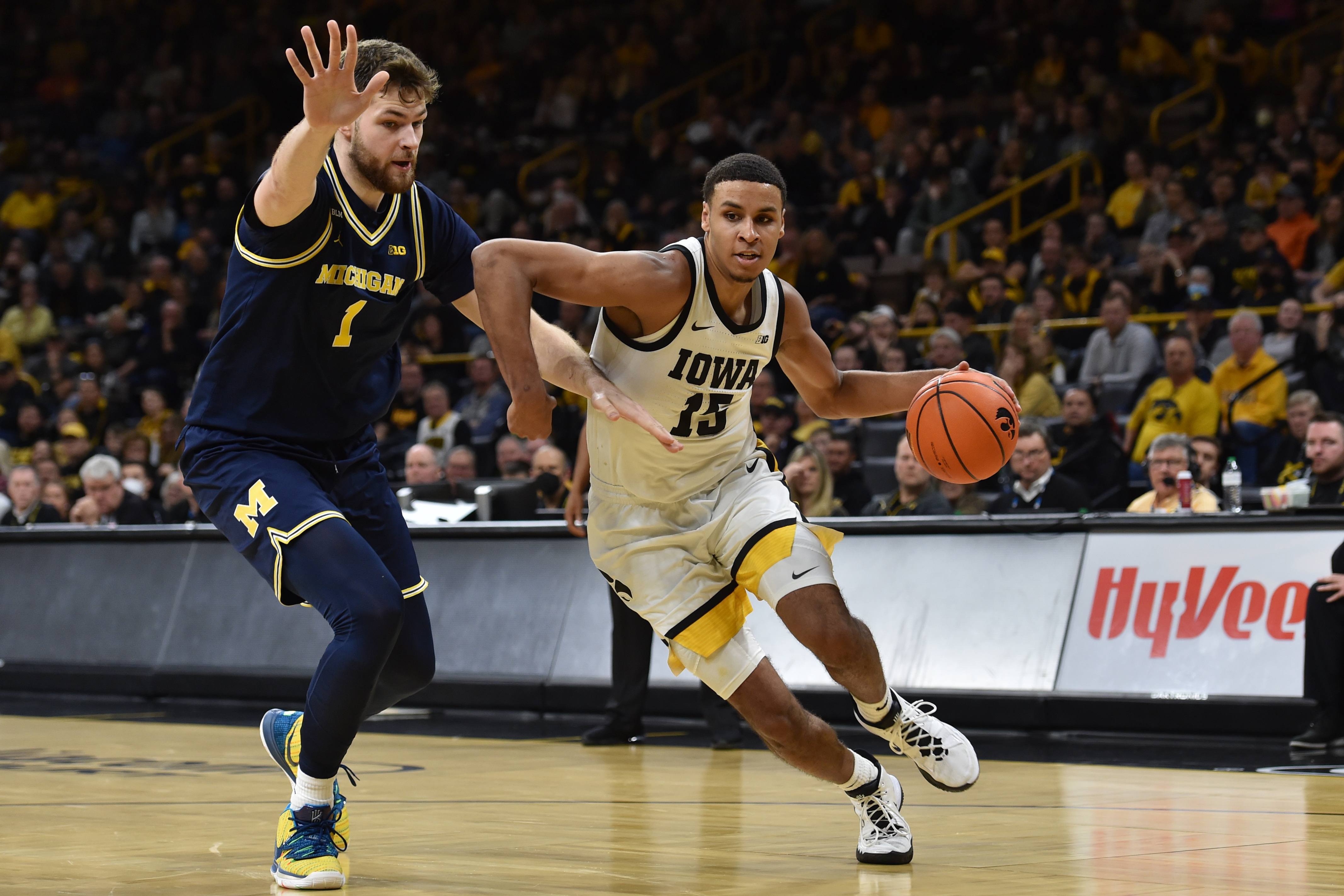 Iowa Hawkeyes forward Keegan Murray (right) drives to the basket with the ball as Michigan Wolverines center Hunter Dickinson (left) defends during a Big Ten basketball game