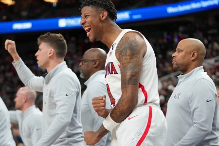Arizona Wildcats guard Dalen Terry (4) reacts from the bench in a game against thew Colorado Buffaloes during the first half at T-Mobile Arena in Las Vegas on March 11, 2022.