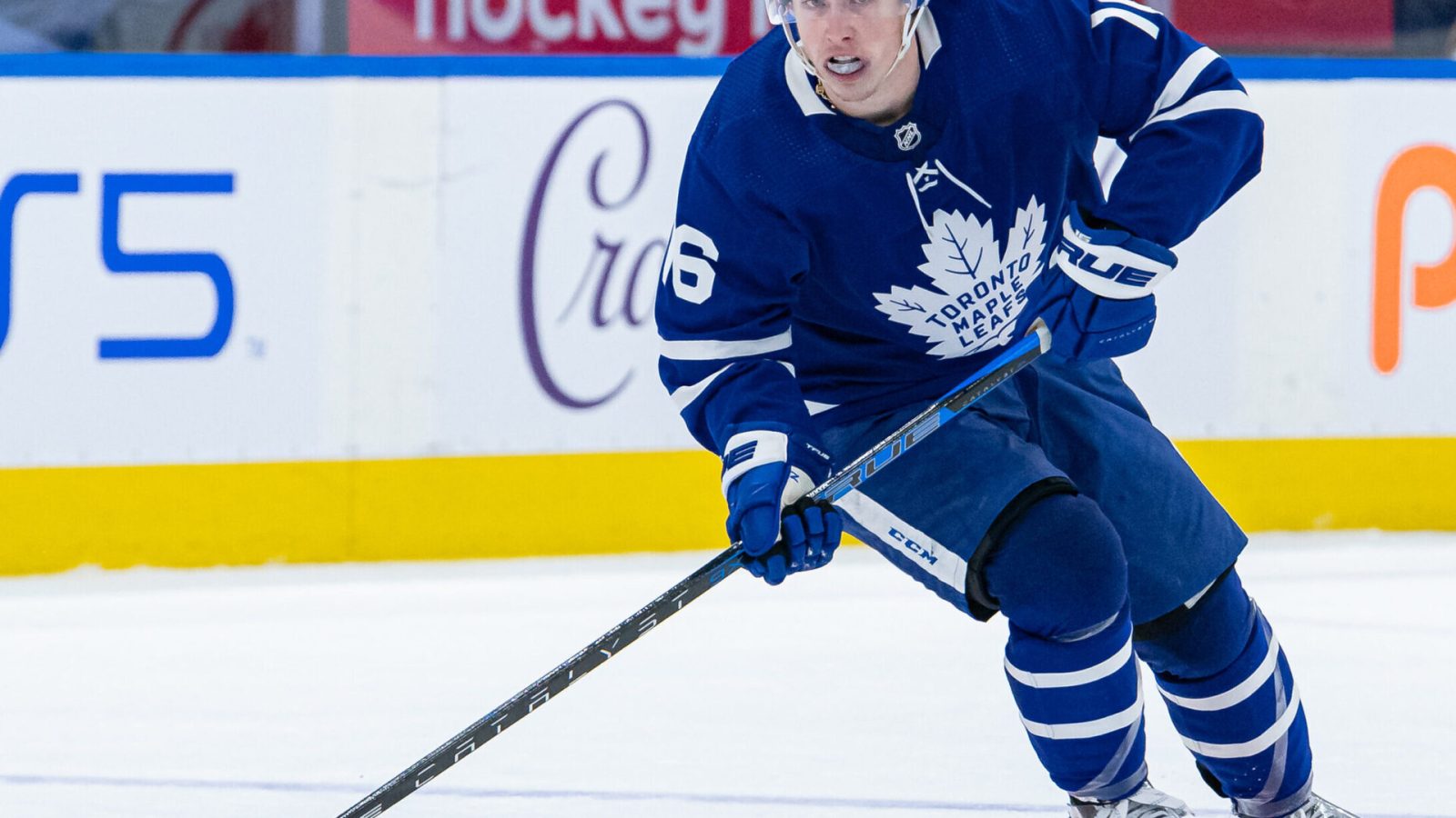 Toronto Maple Leafs Right Wing Mitchell Marner (16) skates