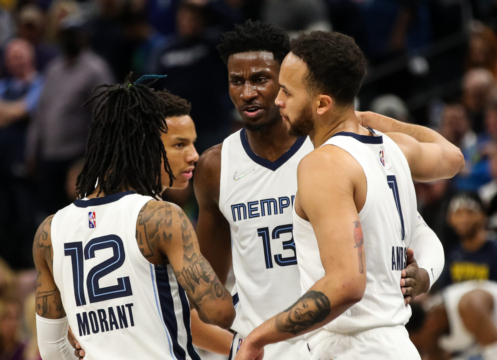 Huddle during the first quarter of Game Three of the Western Conference First Round