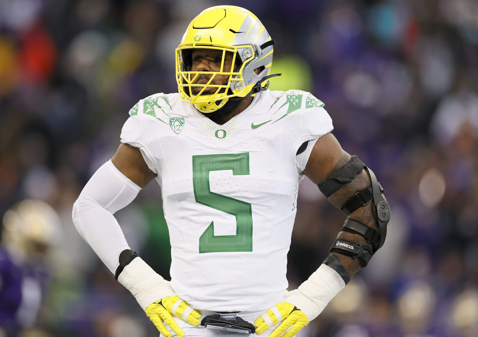 Kayvon Thibodeaux #5 of the Oregon Ducks