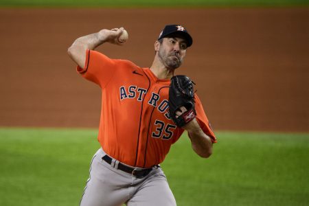 Houston Astros starting pitcher Justin Verlander (35)