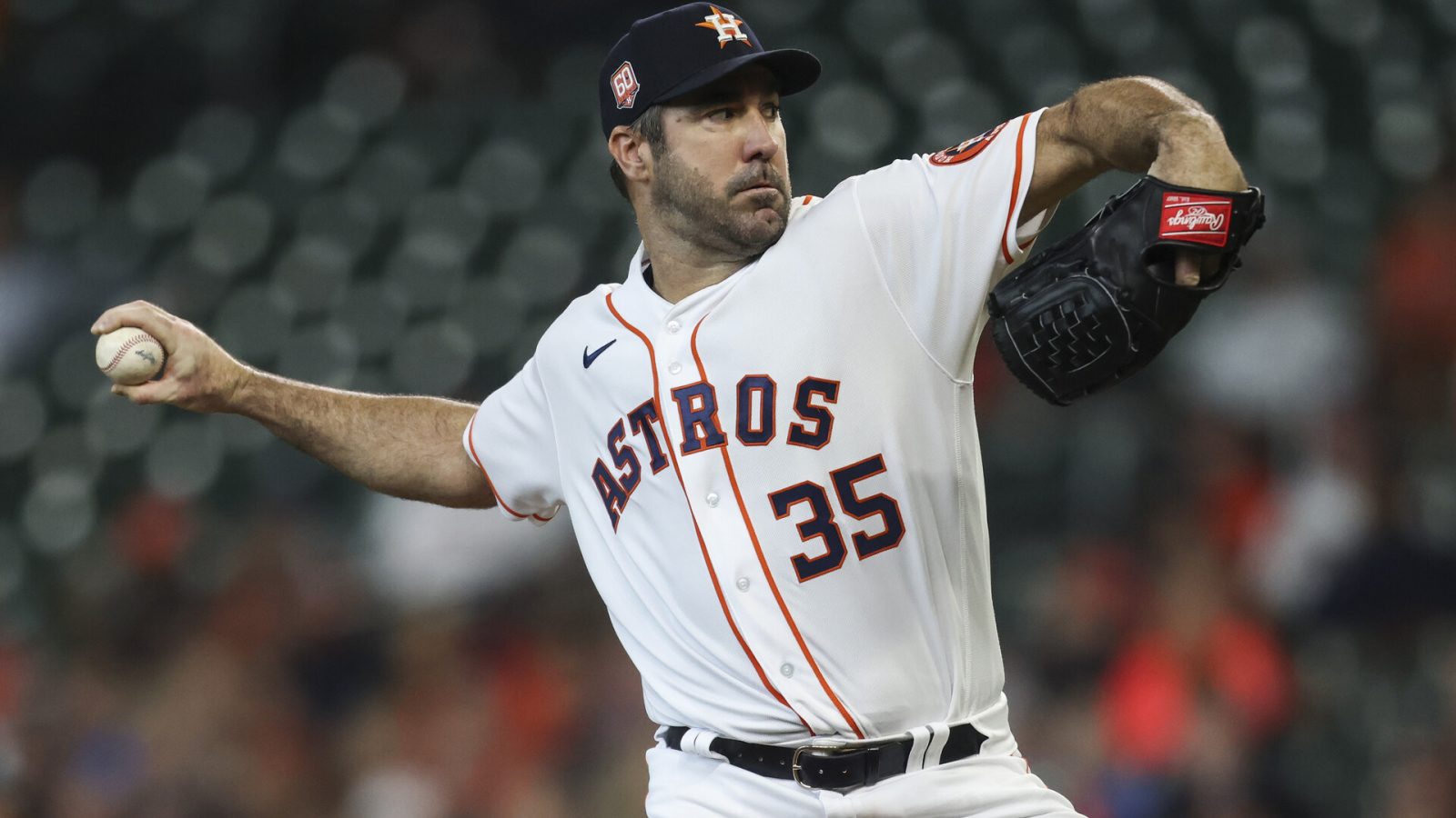 Houston Astros starting pitcher Justin Verlander (35) pitches against the Seattle Mariners in the first inning at Minute Maid Park.
