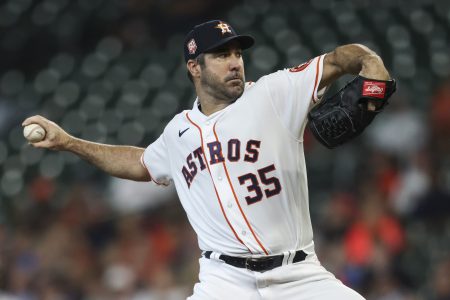 Houston Astros starting pitcher Justin Verlander (35) pitches against the Seattle Mariners in the first inning at Minute Maid Park.