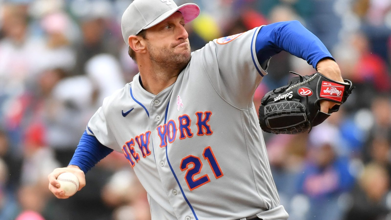 New York Mets starting pitcher Max Scherzer (21) throws a pitch against the Philadelphia Phillies during the first inning at Citizens Bank Park.