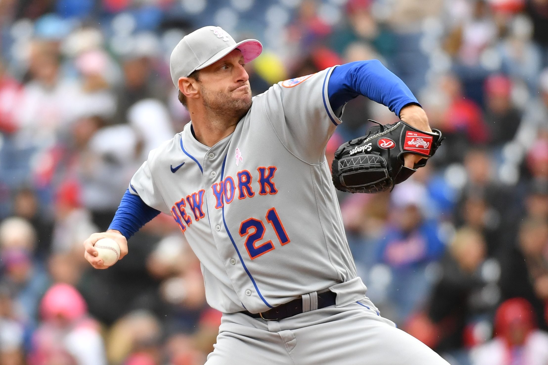 New York Mets starting pitcher Max Scherzer (21) throws a pitch against the Philadelphia Phillies during the first inning at Citizens Bank Park.