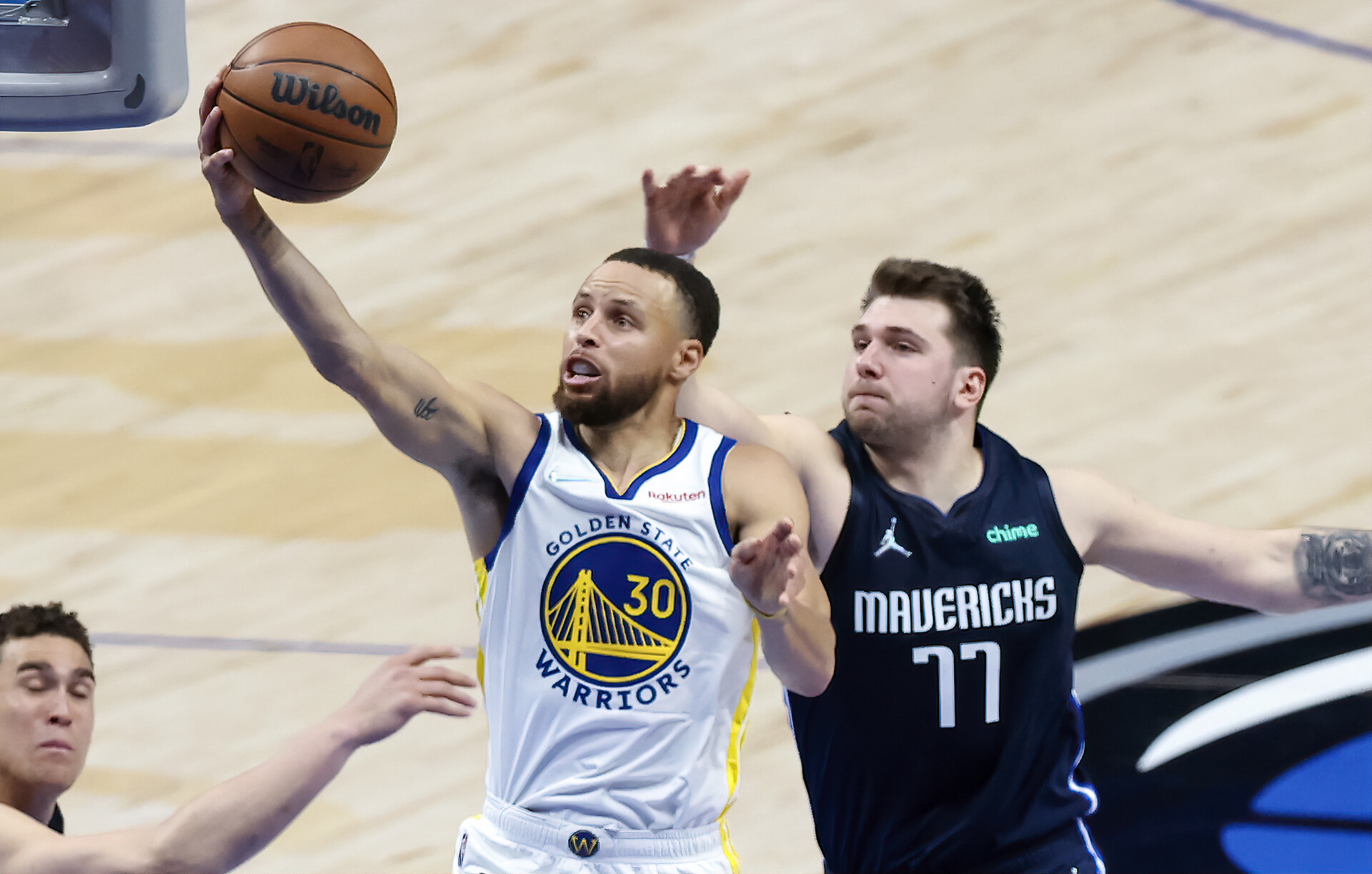 Golden State Warriors guard Stephen Curry (30) shoots past Dallas Mavericks guard Luka Doncic (77) during the second quarter in game three of the 2022 Western Conference finals at American Airlines Center.