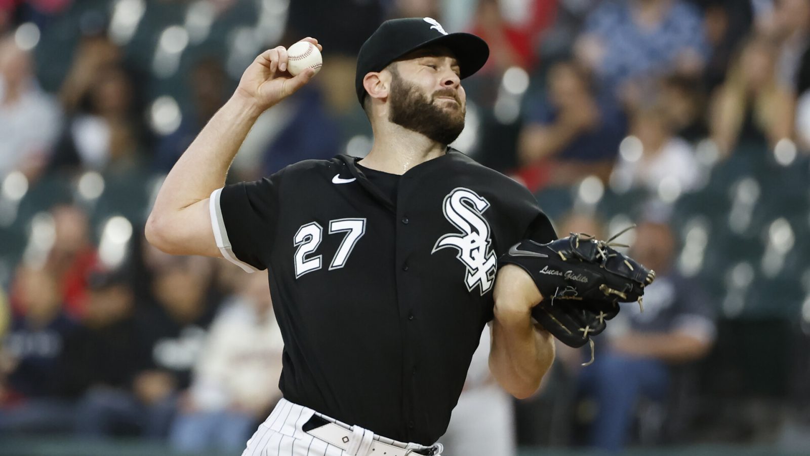 Chicago White Sox starting pitcher Lucas Giolito (27) delivers against the Boston Red Sox during the first inning at Guaranteed Rate Field.