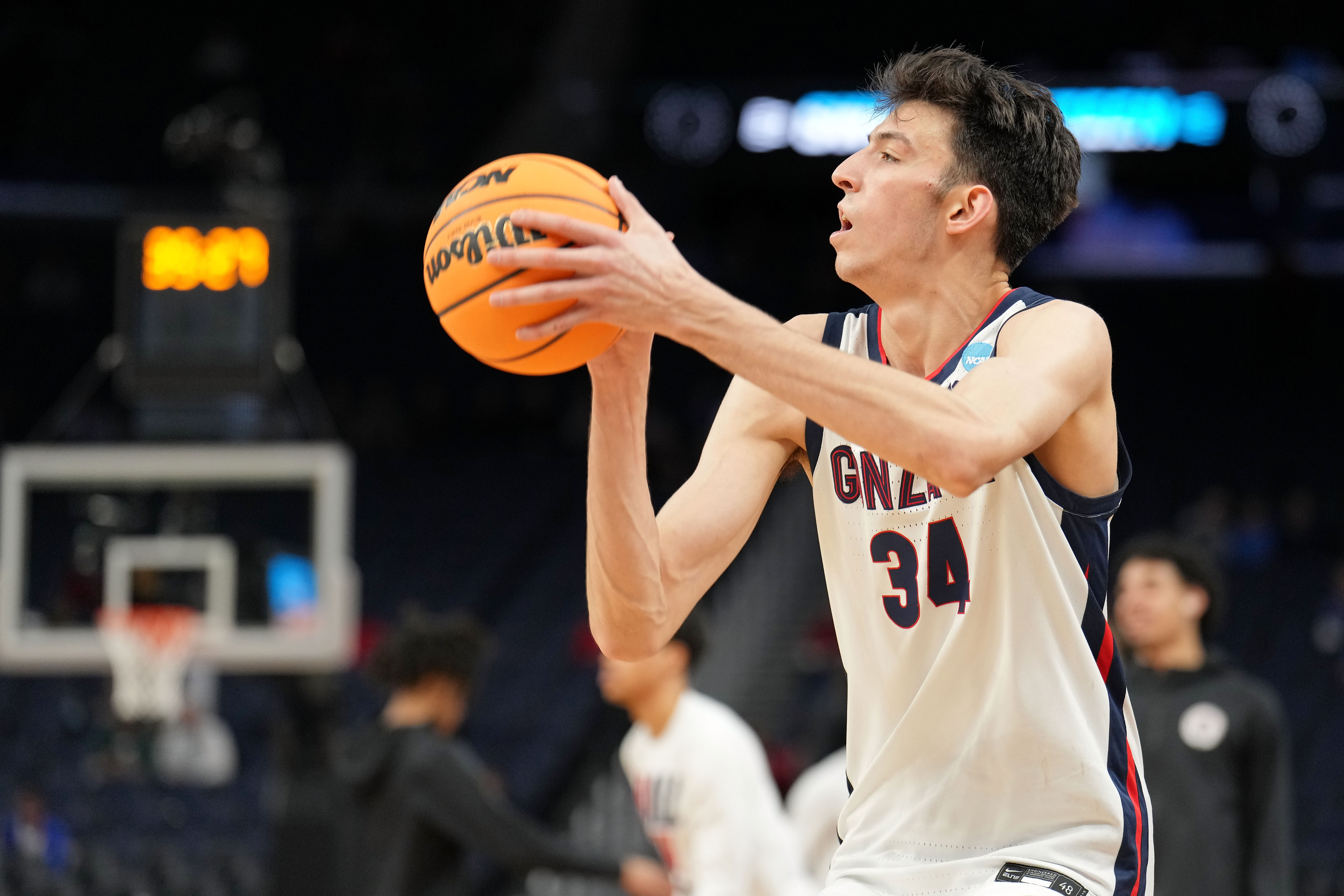 Gonzaga Bulldogs center Chet Holmgren (34) warms up before the game against the Arkansas Razorbacks in the semifinals of the West regional of the men's college basketball NCAA Tournament at Chase Center.