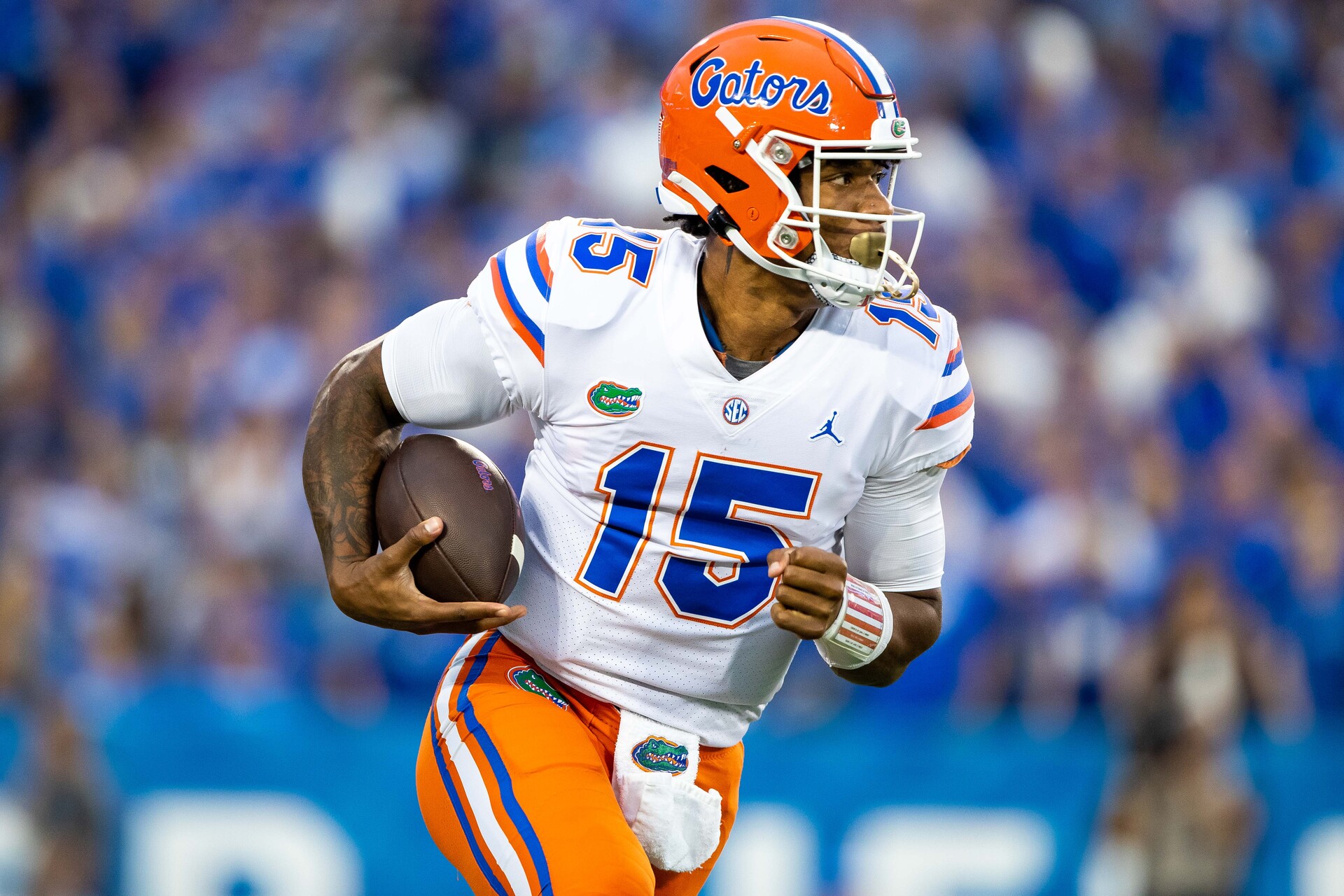 Florida Gators quarterback Anthony Richardson (15) carries the ball down the field during the second quarter against the Kentucky Wildcats at Kroger Field.