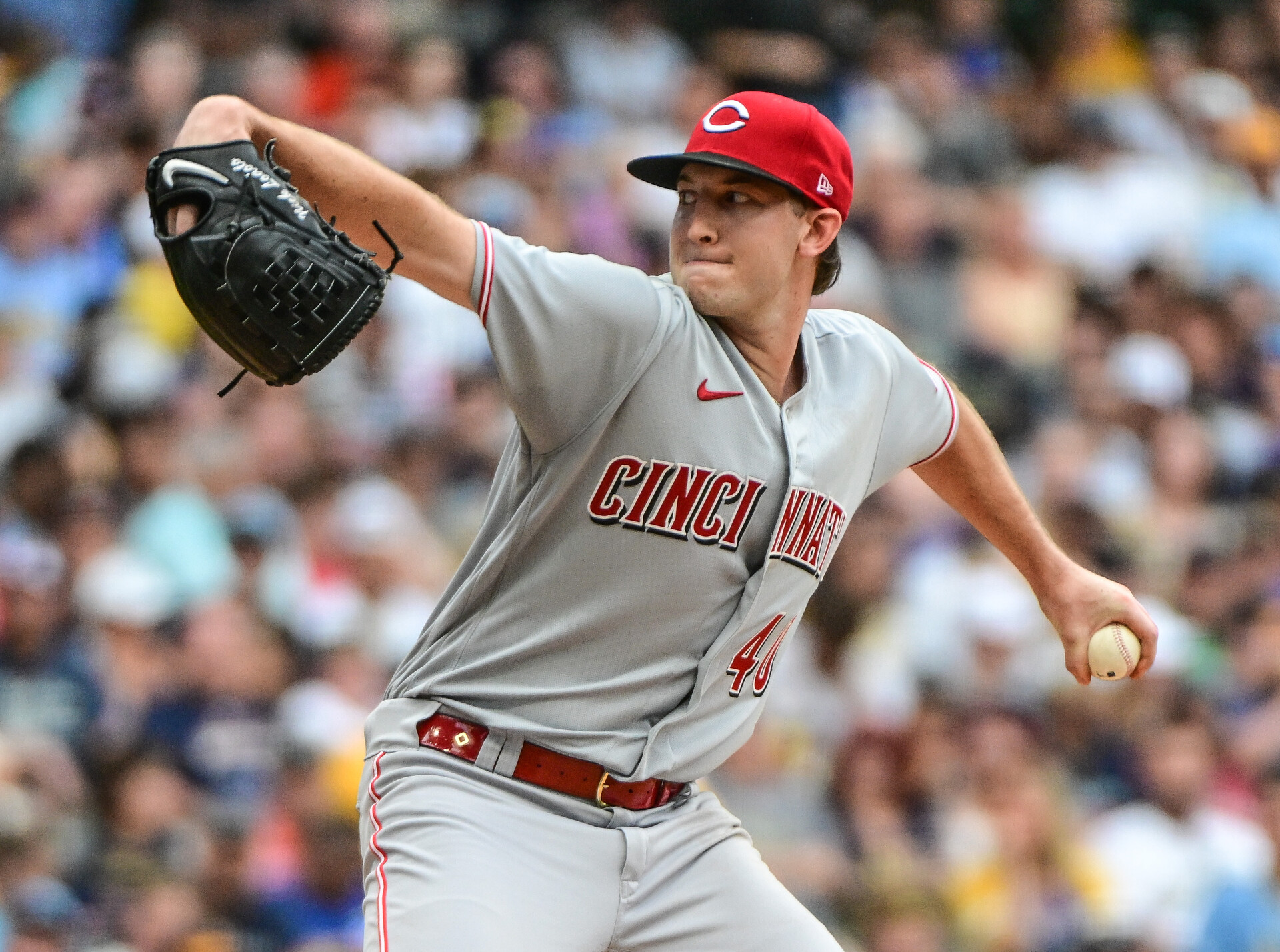 Aug 6, 2022; Milwaukee, Wisconsin, USA; Cincinnati Reds pitcher Nick Lodolo (40) throws against the Milwaukee Brewers in the first inning at American Family Field.