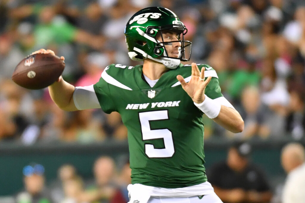New York Jets quarterback Mike White (5) throws a pass against the Philadelphia Eagles during the second quarter at Lincoln Financial Field.