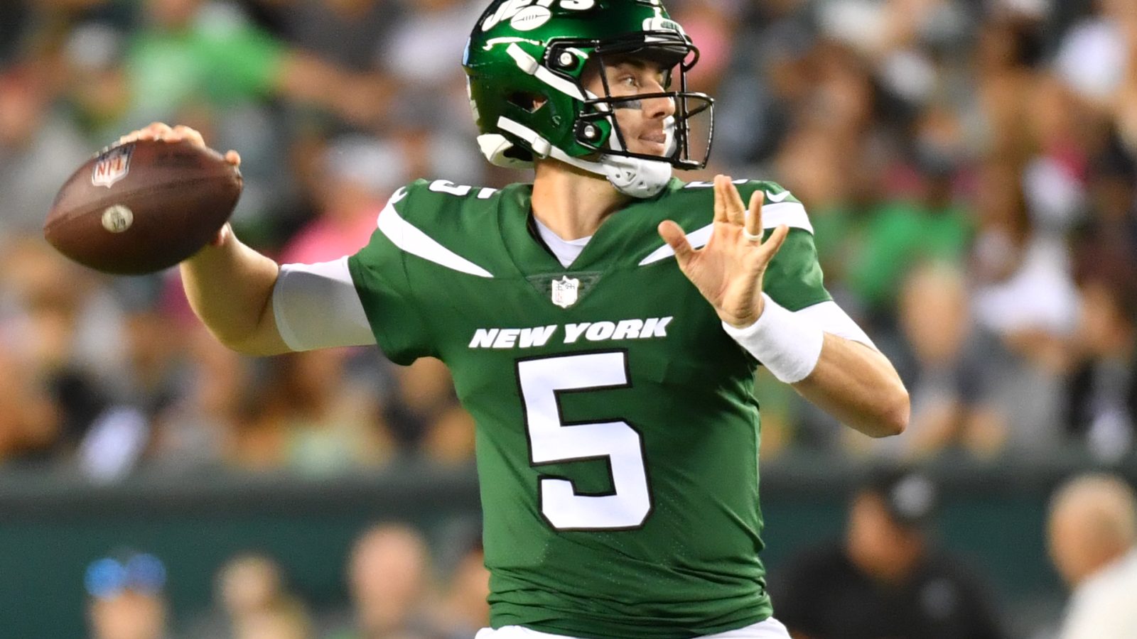 New York Jets quarterback Mike White (5) throws a pass against the Philadelphia Eagles during the second quarter at Lincoln Financial Field.