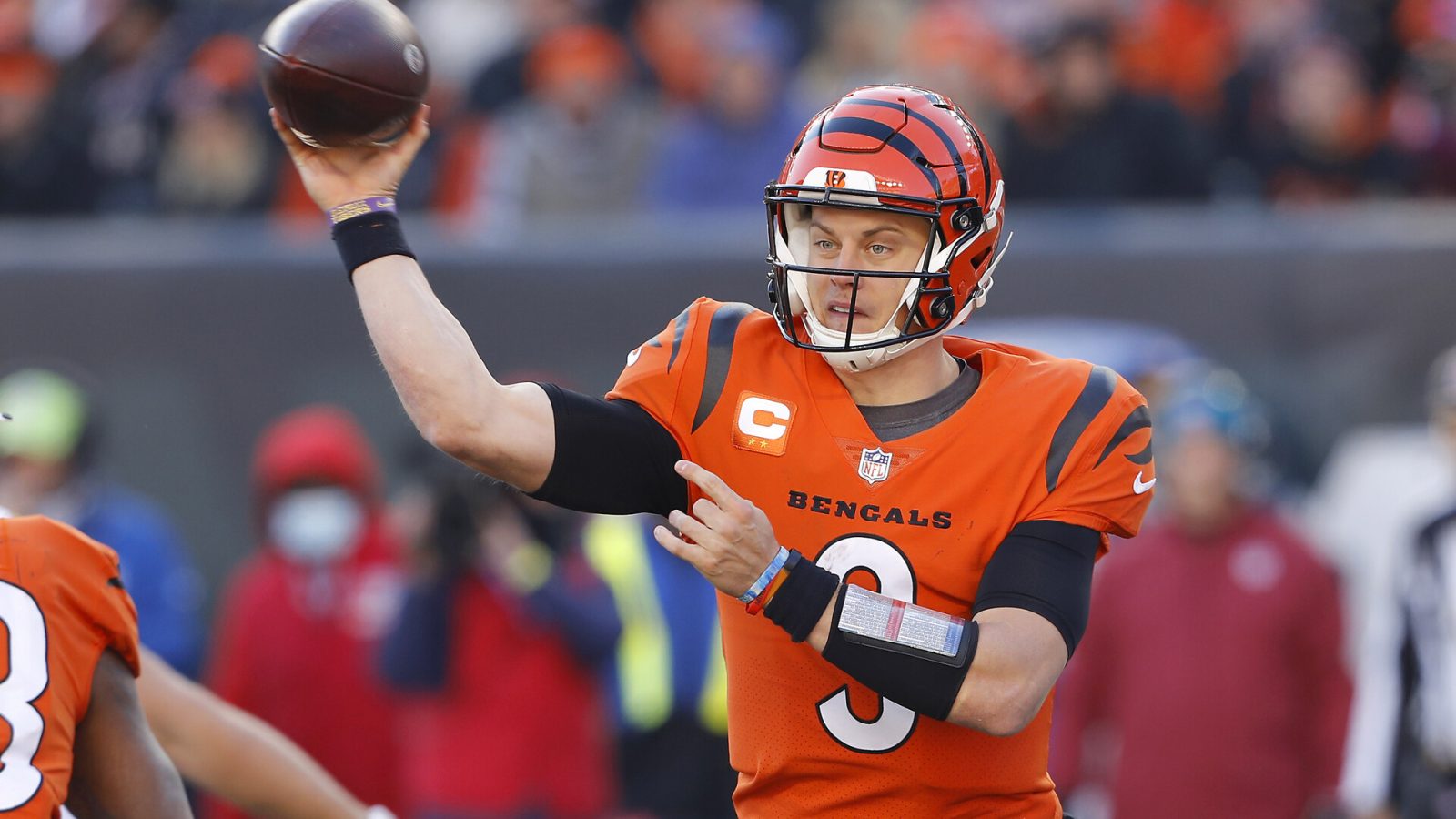Cincinnati Bengals quarterback Joe Burrow (9) throws during the second quarter against the Pittsburgh Steelers at Paul Brown Stadium.