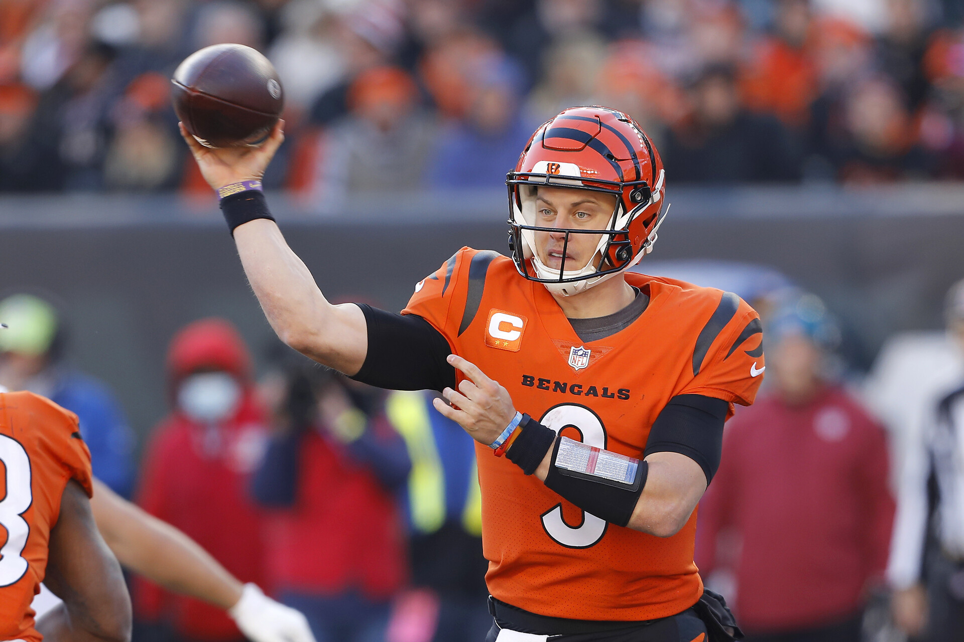 Cincinnati Bengals quarterback Joe Burrow (9) throws during the second quarter against the Pittsburgh Steelers at Paul Brown Stadium.