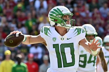 Oregon Ducks quarterback Bo Nix (10) throws a pass against the Washington State Cougars in the first half at Gesa Field at Martin Stadium.