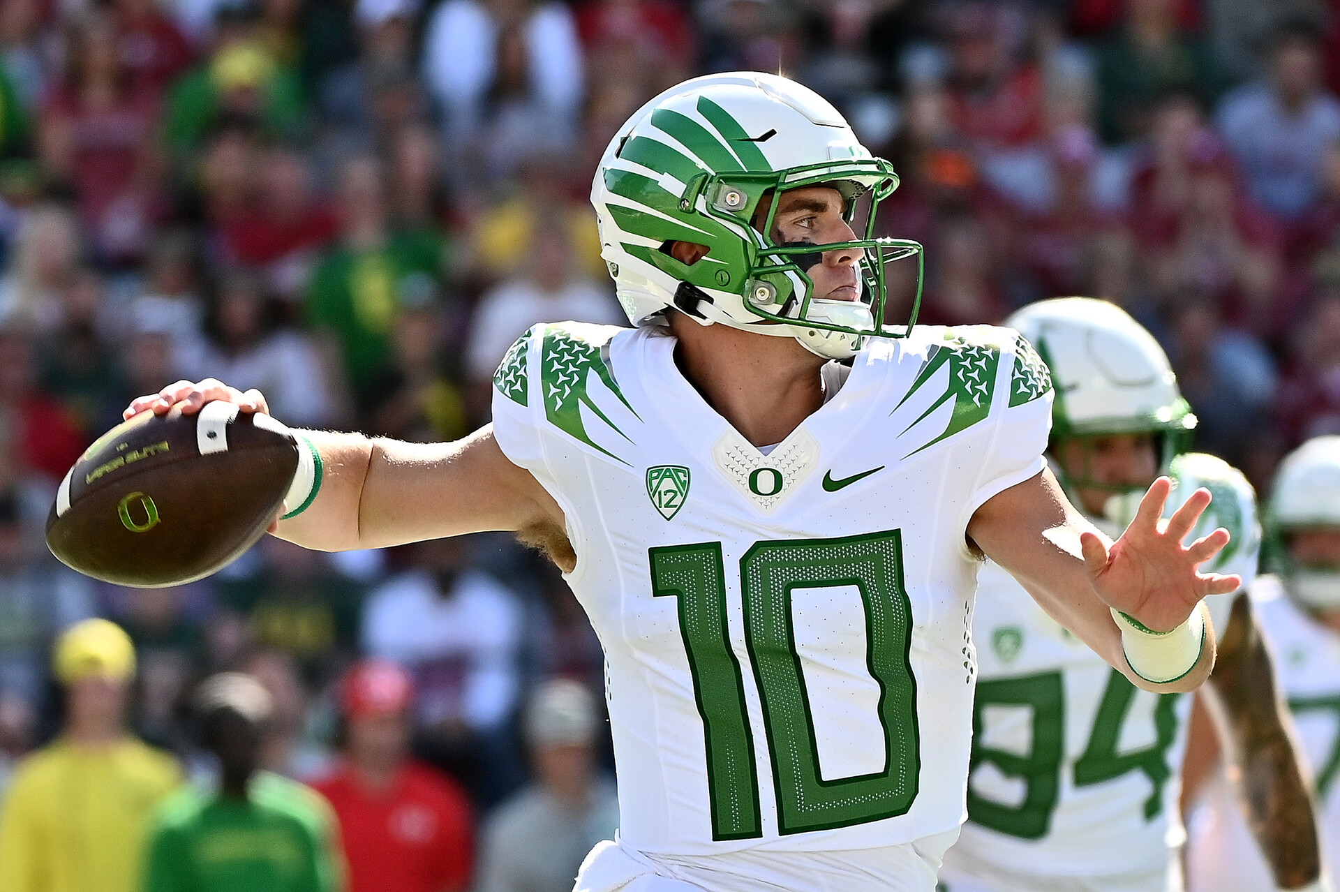 Oregon Ducks quarterback Bo Nix (10) throws a pass against the Washington State Cougars in the first half at Gesa Field at Martin Stadium.