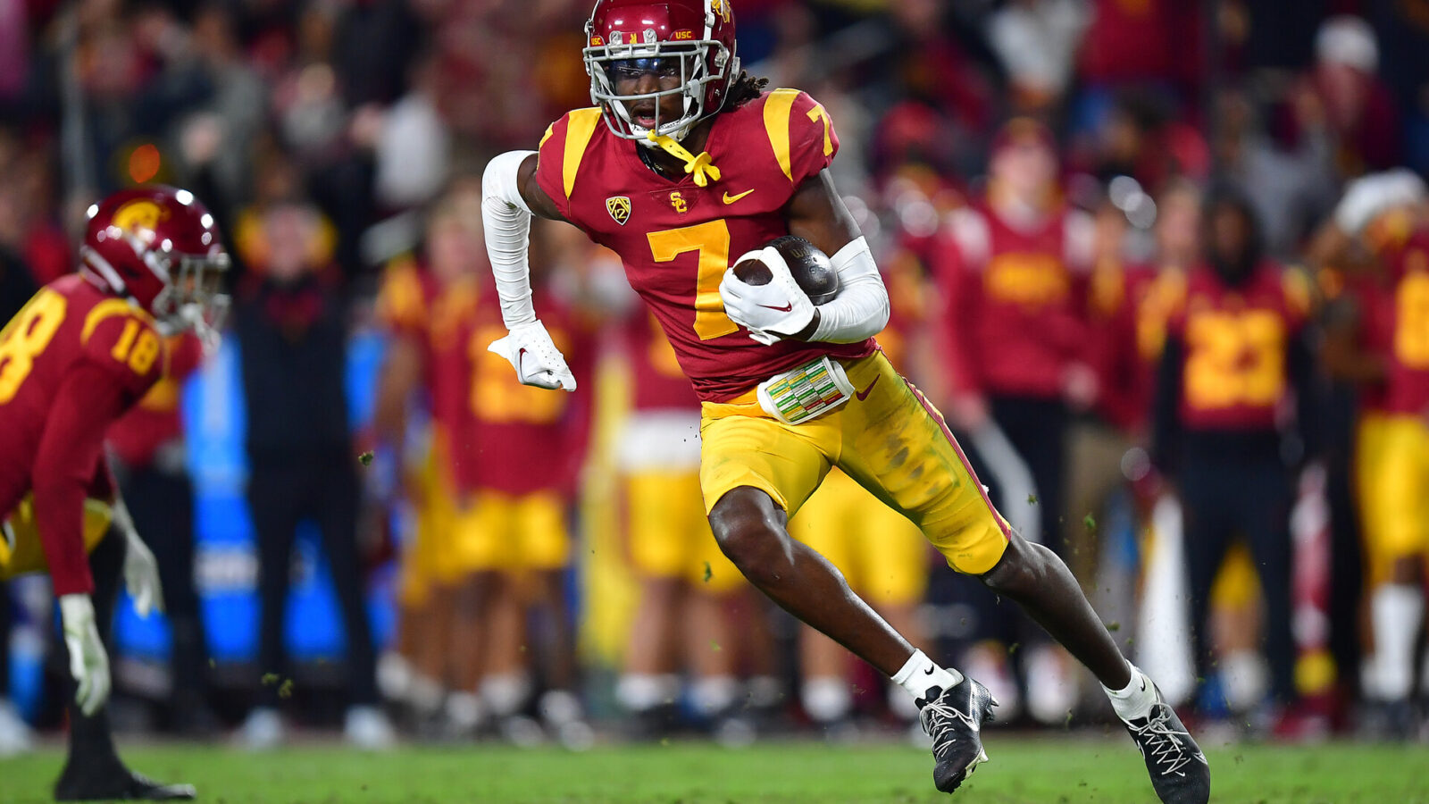 Nov 26, 2022; Los Angeles, California, USA; Southern California Trojans defensive back Calen Bullock (7) runs the ball after an interception against the Notre Dame Fighting Irish during the second half at the Los Angeles Memorial Coliseum.