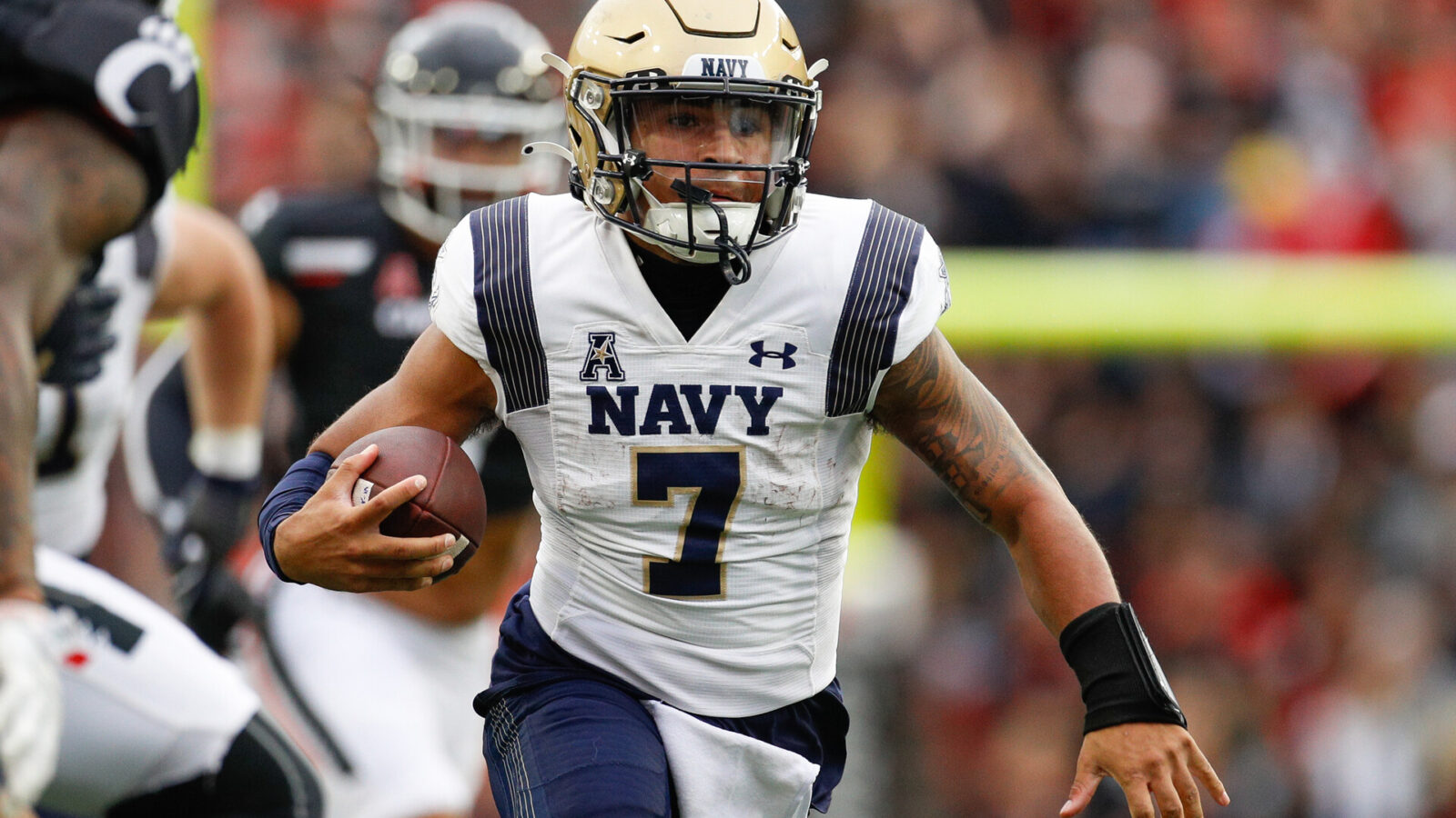 Navy Midshipmen quarterback Xavier Arline (7) carries the ball during the game against the Navy Midshipmen and the Cincinnati Bearcats on November 5, 2022, at Nippert Stadium in Cincinnati, OH.
