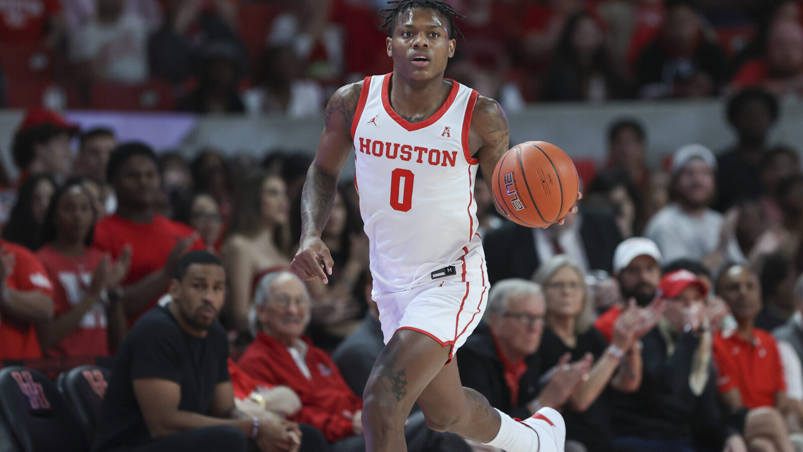 Houston Cougars guard Marcus Sasser (0) dribbles the ball during the first half against the North Florida Ospreys at Fertitta Center.