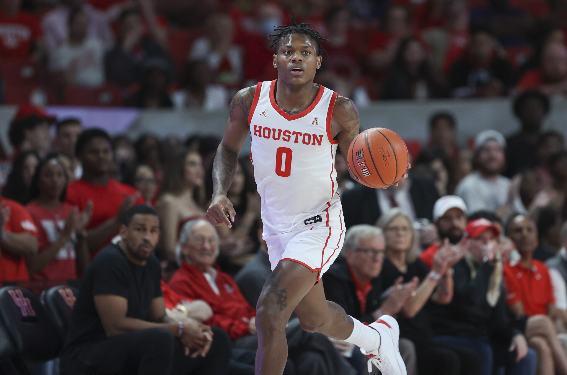 Houston Cougars guard Marcus Sasser (0) dribbles the ball during the first half against the North Florida Ospreys at Fertitta Center.