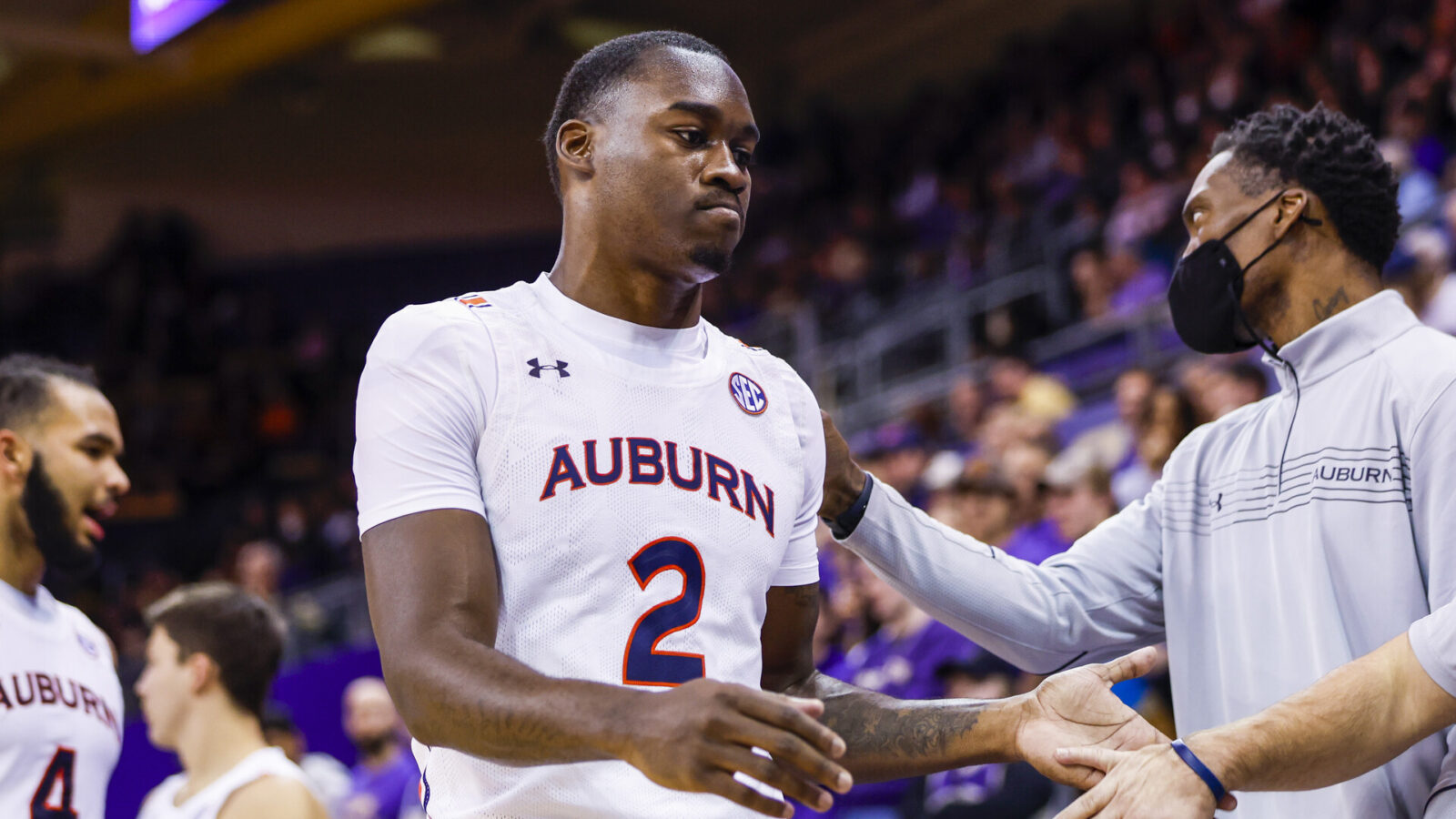 Auburn Tigers forward Jaylin Williams (2) greets teammates and staff on the bench following a late second half substitution against the Washington Huskies at Alaska Airlines Arena at Hec Edmundson Pavilion.