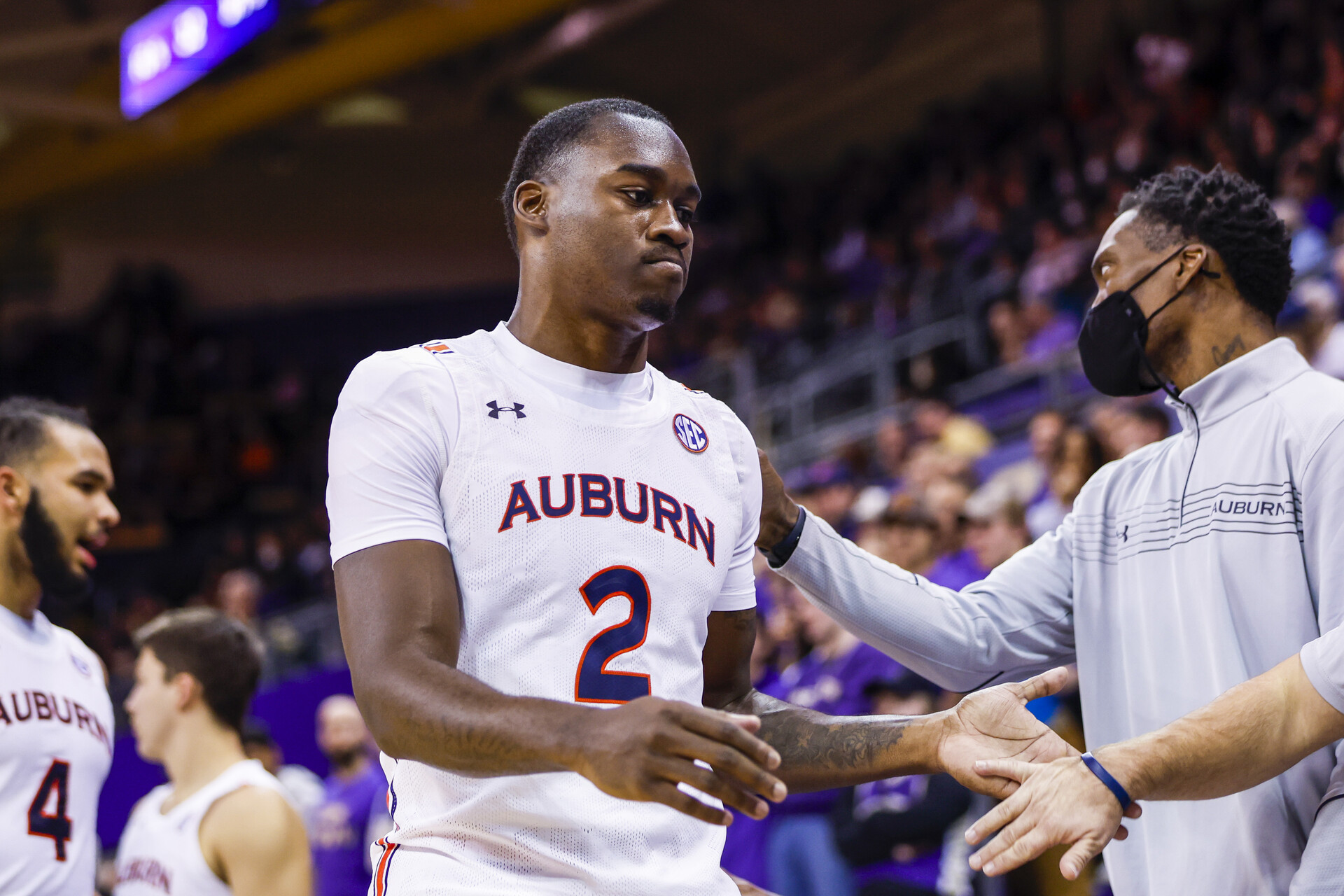 Auburn Tigers forward Jaylin Williams (2) greets teammates and staff on the bench following a late second half substitution against the Washington Huskies at Alaska Airlines Arena at Hec Edmundson Pavilion.