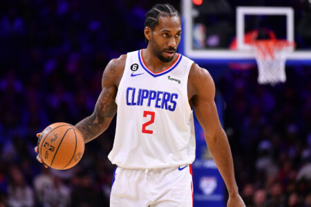 Los Angeles Clippers forward Kawhi Leonard (2) controls the ball against the Philadelphia 76ers in the fourth quarter at Wells Fargo Center.