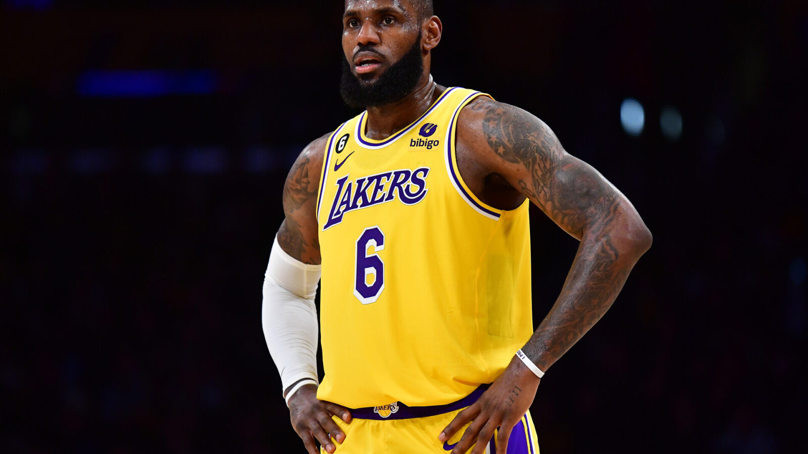 Los Angeles Lakers forward LeBron James (6) reacts against the Dallas Mavericks during the second half at Crypto.com Arena.
