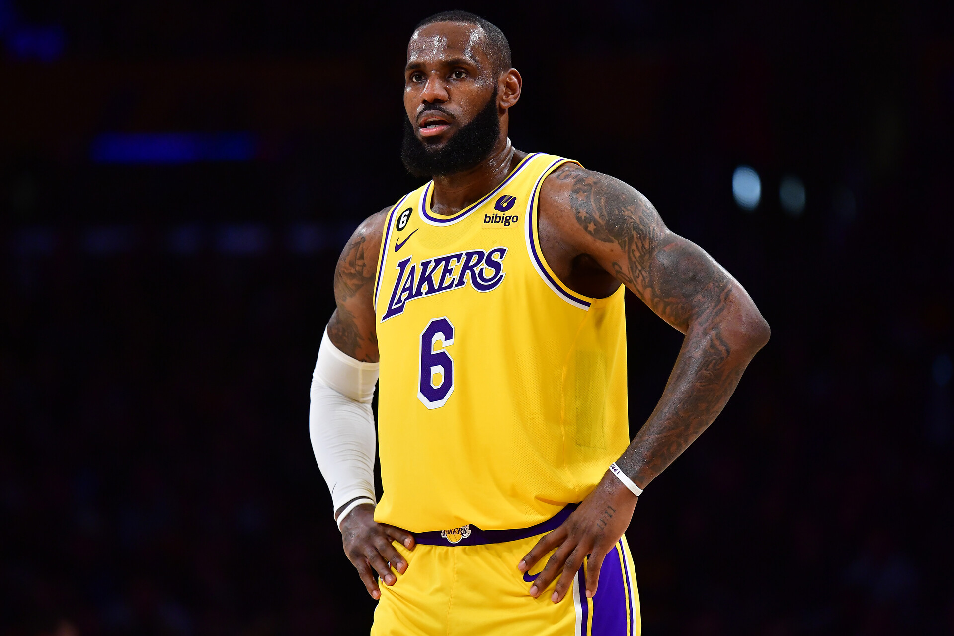 Los Angeles Lakers forward LeBron James (6) reacts against the Dallas Mavericks during the second half at Crypto.com Arena.