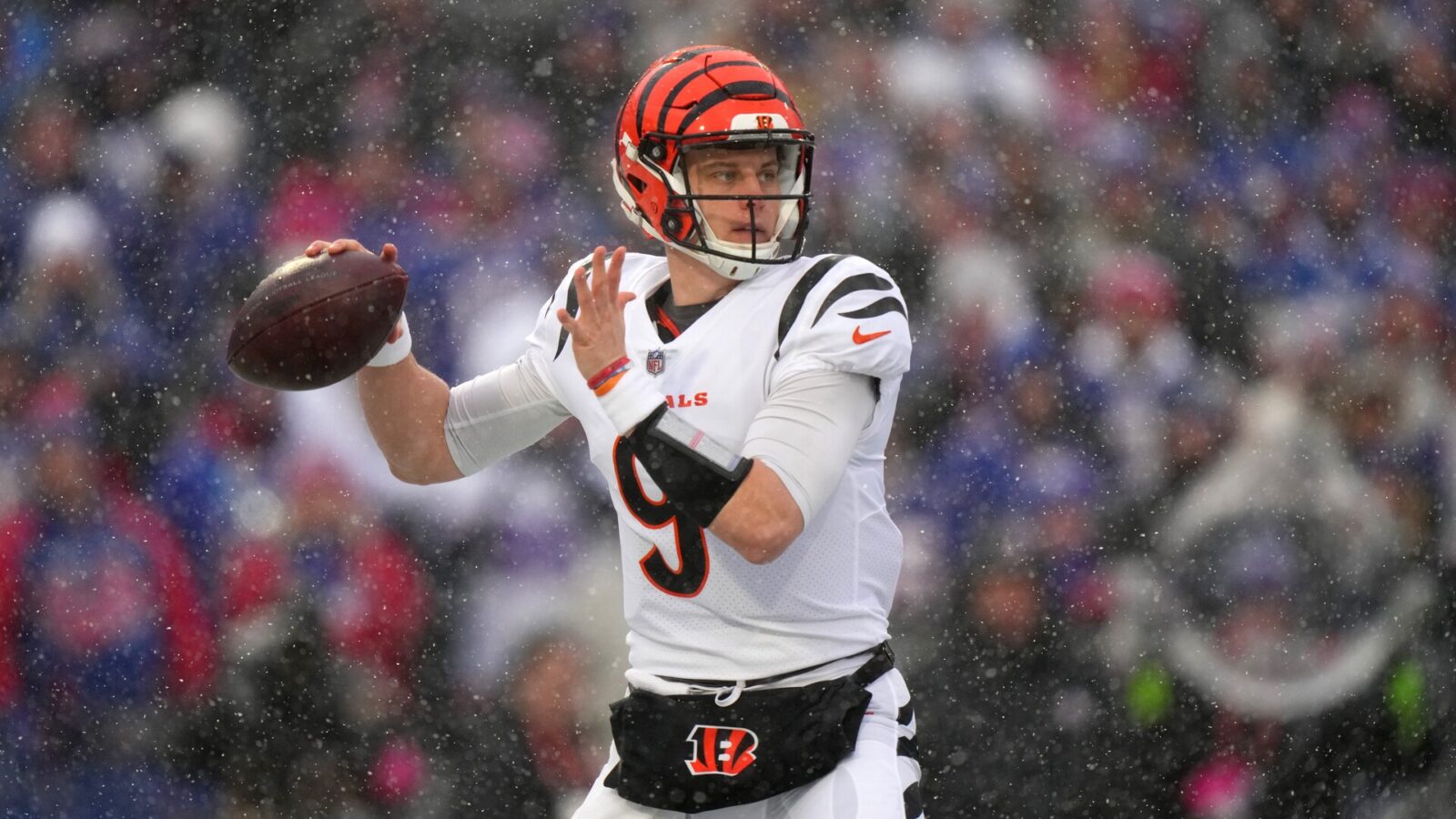 Cincinnati Bengals quarterback Joe Burrow (9) throws in the first quarter during an NFL divisional playoff football game between the Cincinnati Bengals and the Buffalo Bills, Sunday, Jan. 22, 2023, at Highmark Stadium in Orchard Park, N.Y.