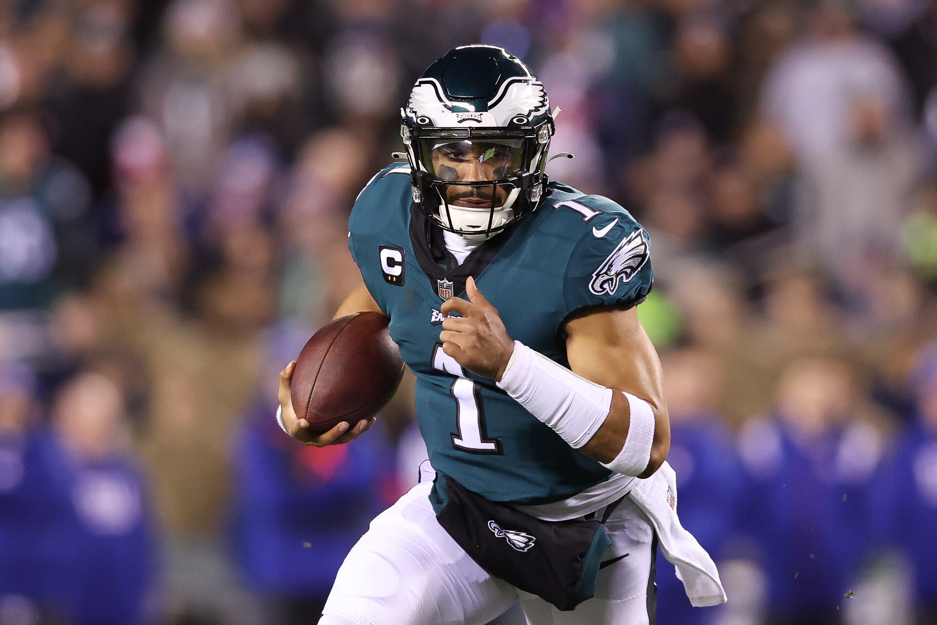Philadelphia Eagles quarterback Jalen Hurts (1) in action against the New York Giants during an NFC divisional round game at Lincoln Financial Field.