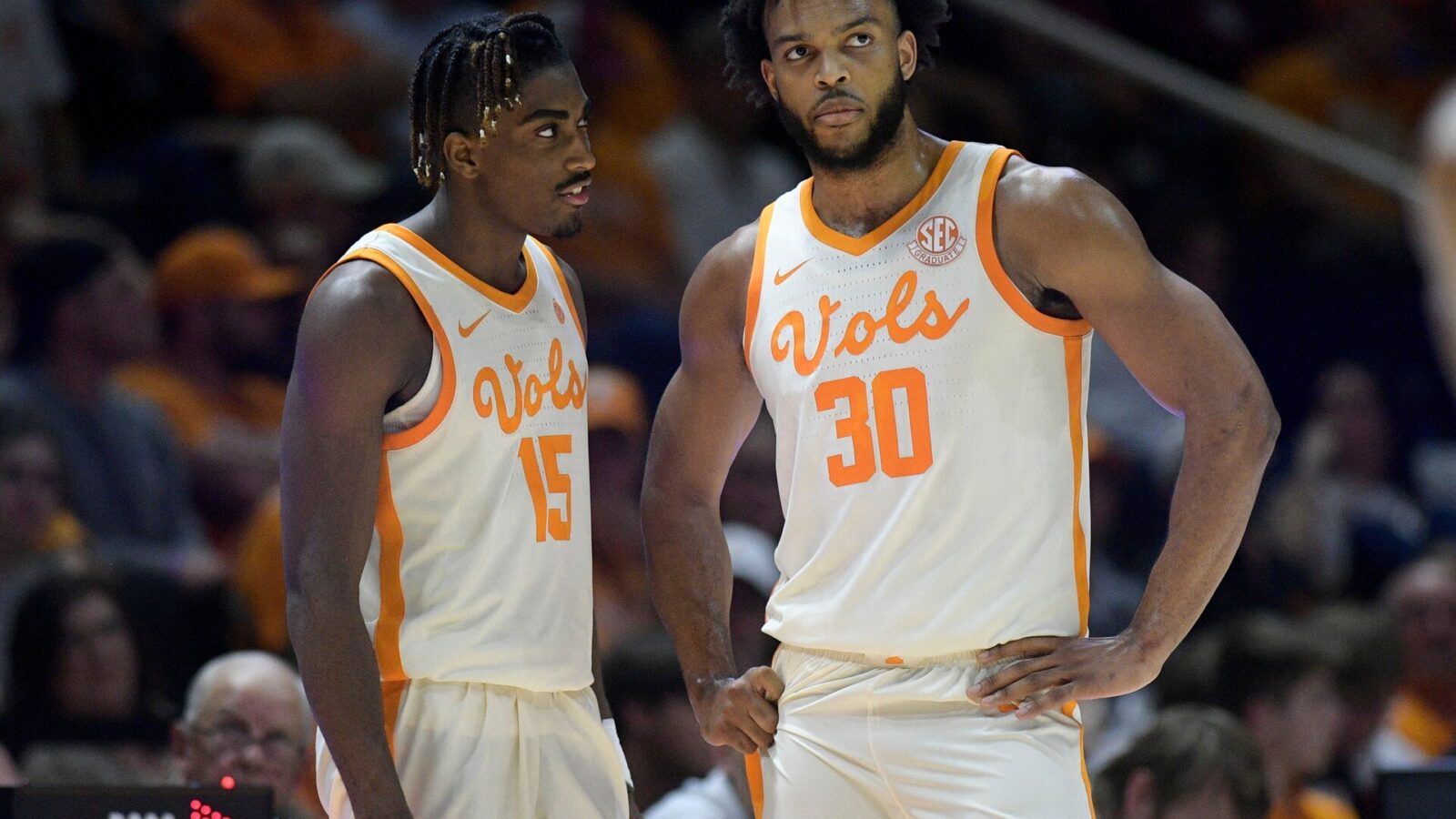 Tennessee's Jahmai Mashack (15) and Josiah-Jordan James (30) during the pause in the NCAA college basketball game against Arkansas on Tuesday, February 28, 2023 un Knoxville, Tenn.