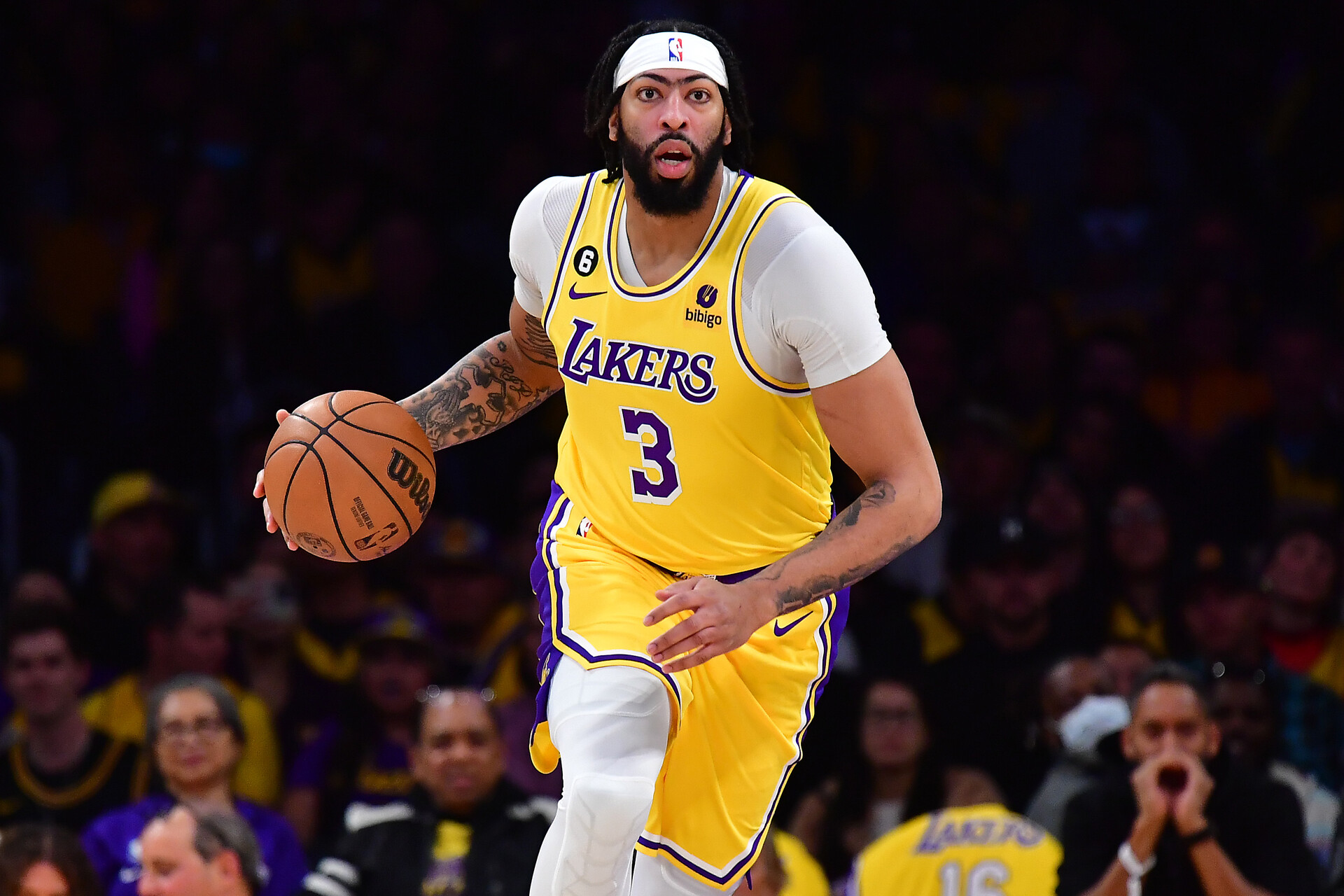 Los Angeles Lakers forward Anthony Davis (3) moves the ball up court against the Memphis Grizzlies during the first half at Crypto.com Arena.