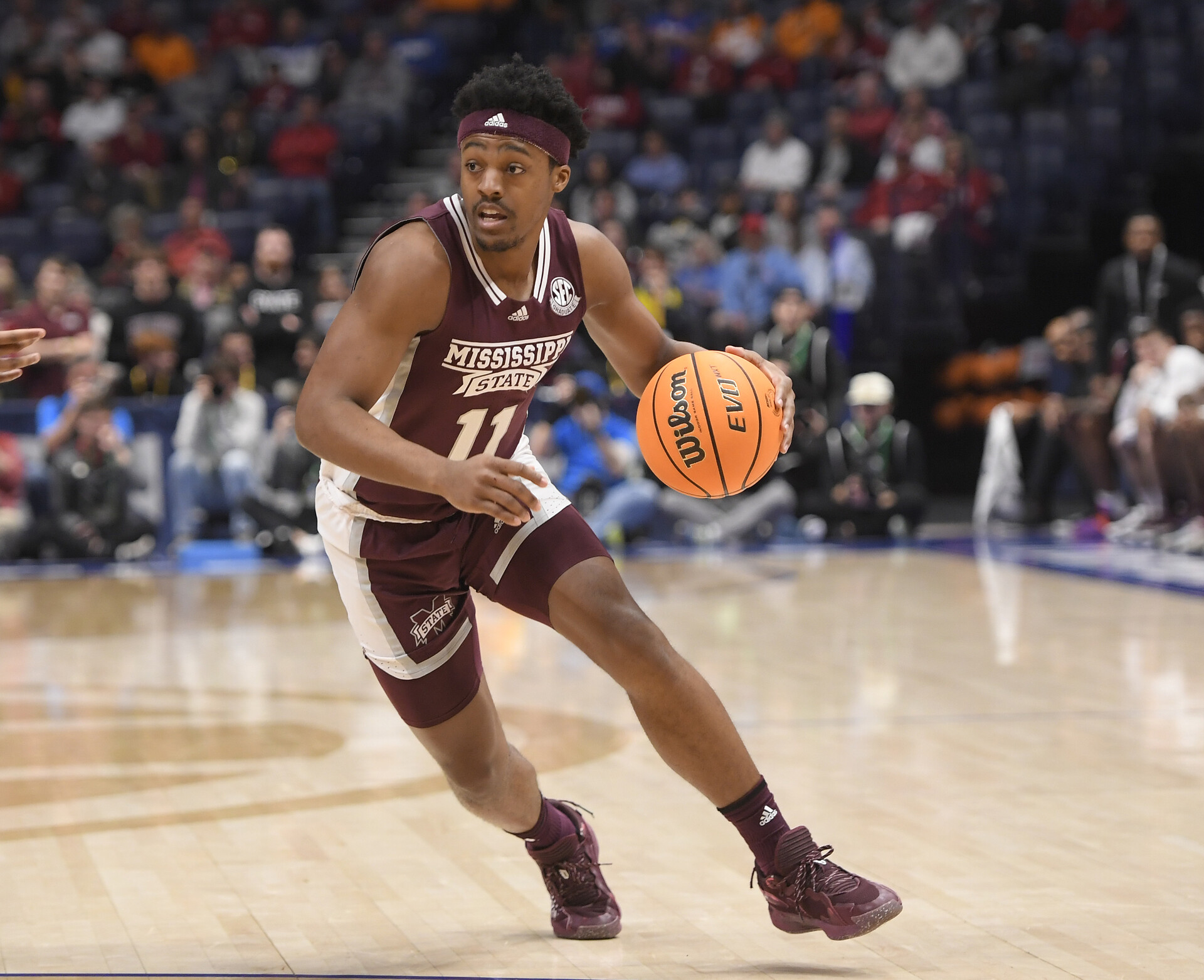Mississippi State Bulldogs guard Eric Reed Jr. (11) dribbles against the Alabama Crimson Tide during the first half at Bridgestone Arena.