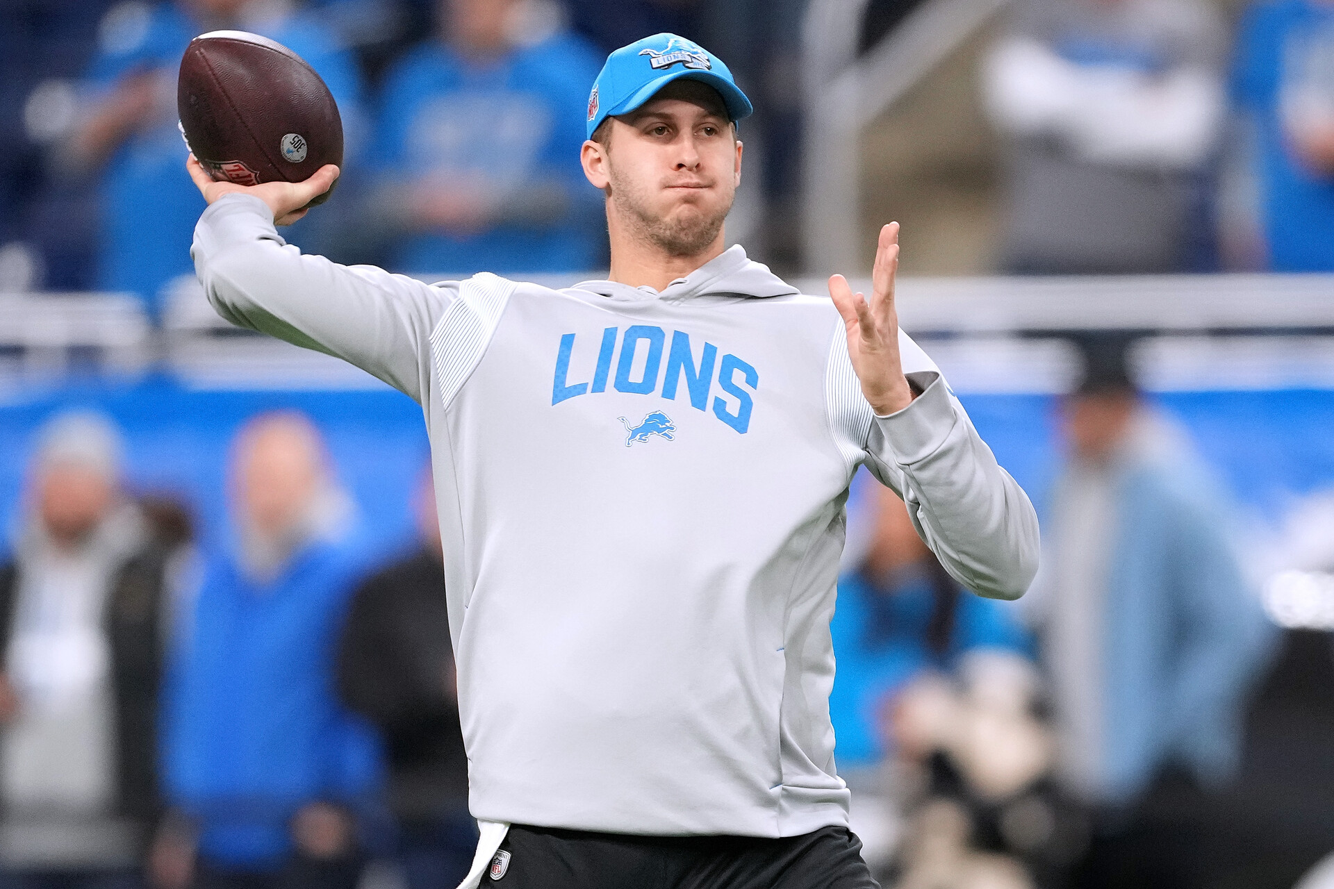 Jared Goff #16 of the Detroit Lions warms up before the game against the Jacksonville Jaguars at Ford Field on December 04, 2022 in Detroit, Michigan.