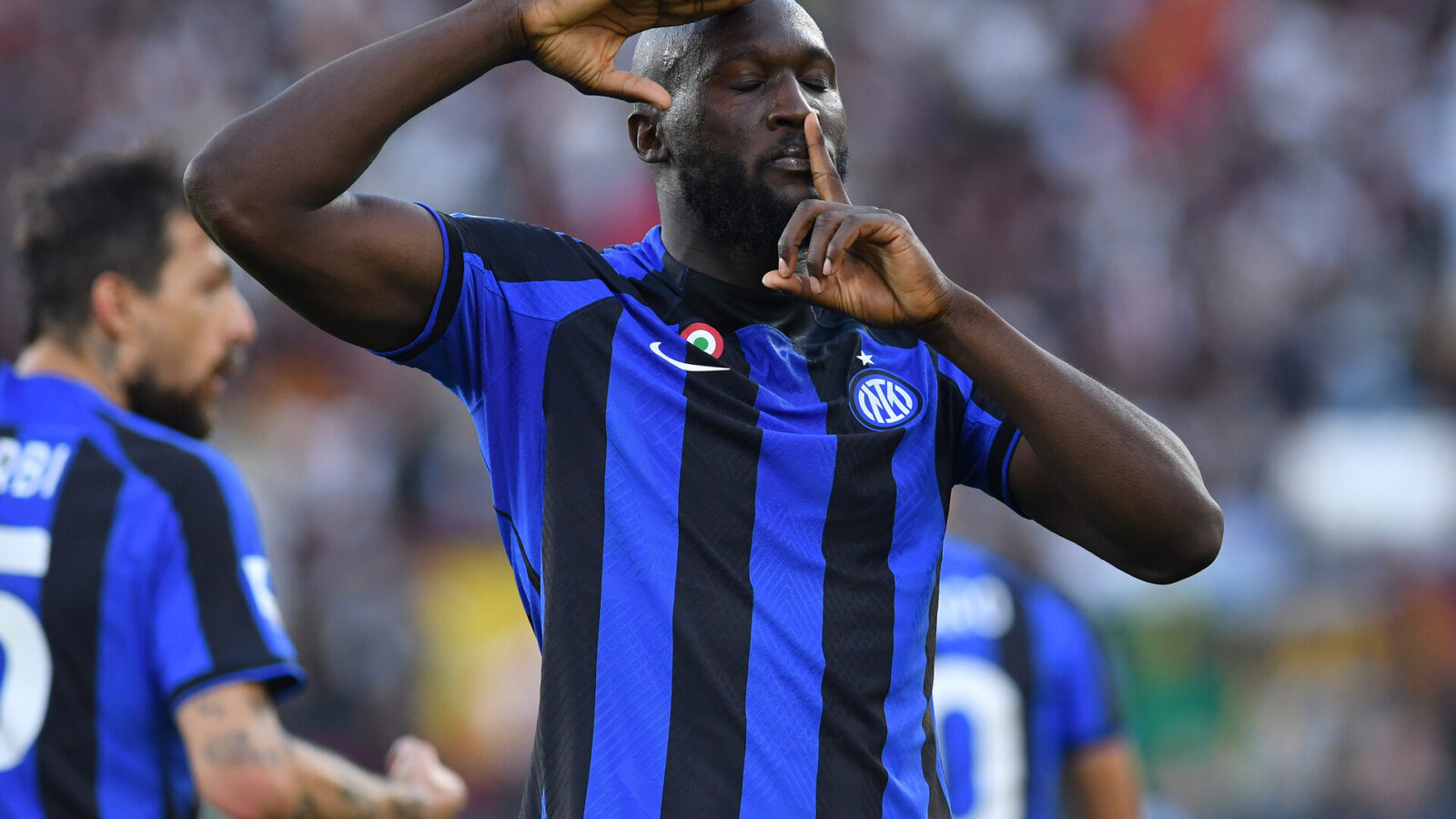 The Inter footballer Romelu Lukaku celebrates scoring his goal during the match Roma v Inter at the Stadio Olimpico. Rome (Italy), May 06th, 2023.