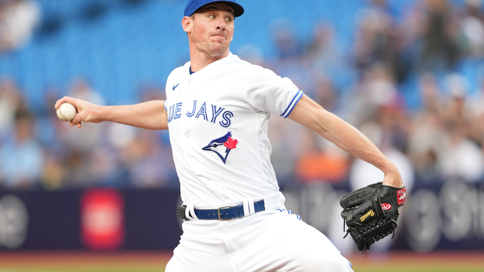 Toronto Blue Jays starting pitcher Chris Bassitt (40) throws a pitch against the Atlanta Braves during the first inning at Rogers Centre.