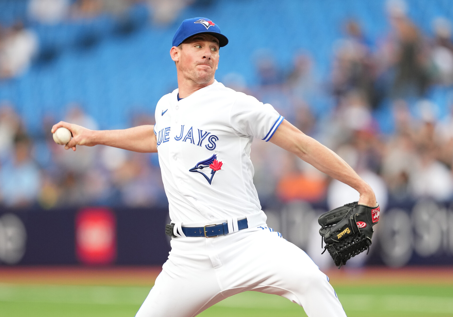 Toronto Blue Jays starting pitcher Chris Bassitt (40) throws a pitch against the Atlanta Braves during the first inning at Rogers Centre.