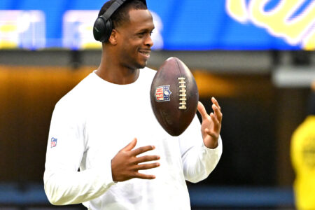 Seattle Seahawks quarterback Geno Smith (7) warms up for a game against the Los Angeles Rams at SoFi Stadium.
