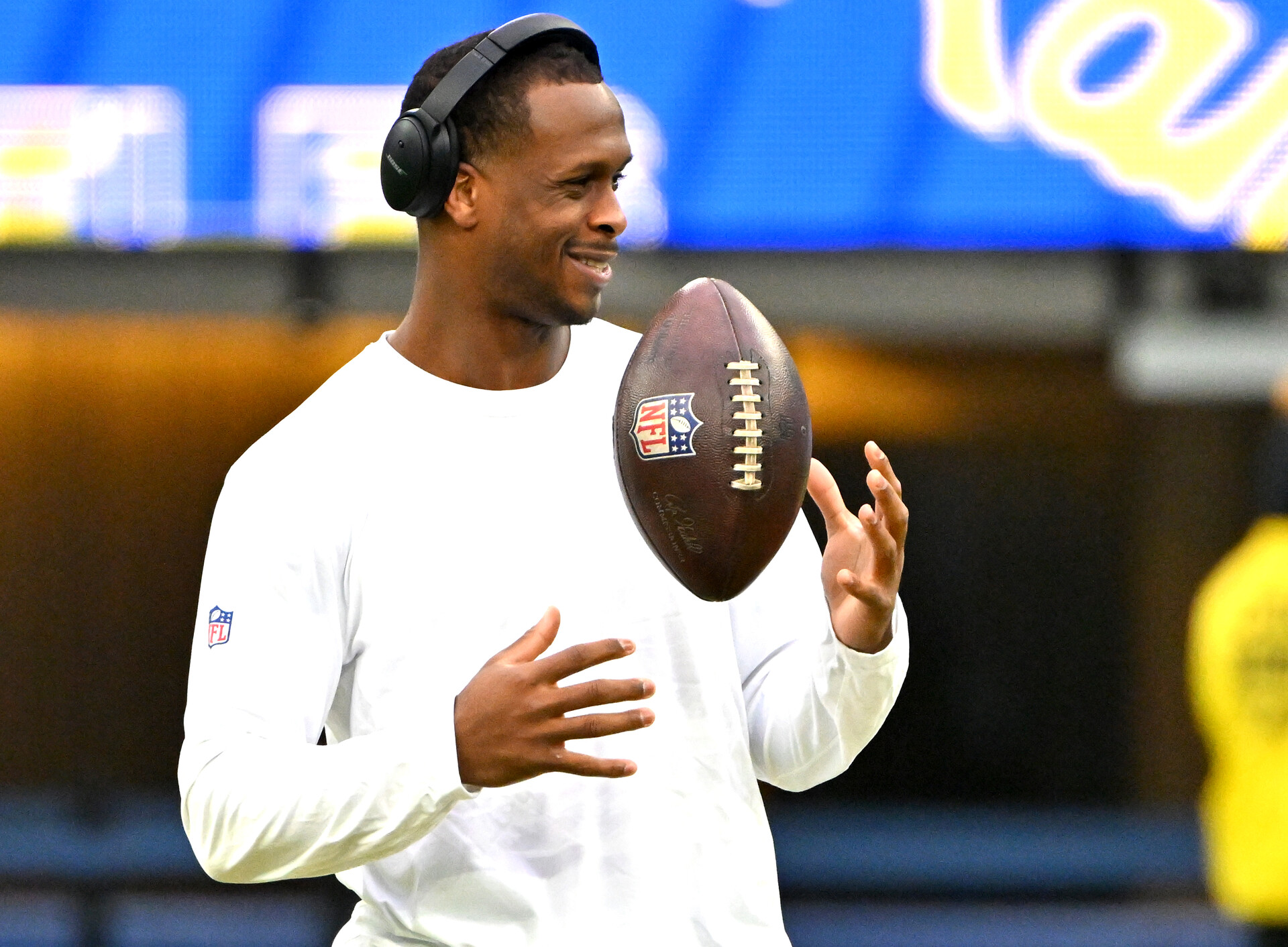 Seattle Seahawks quarterback Geno Smith (7) warms up for a game against the Los Angeles Rams at SoFi Stadium.