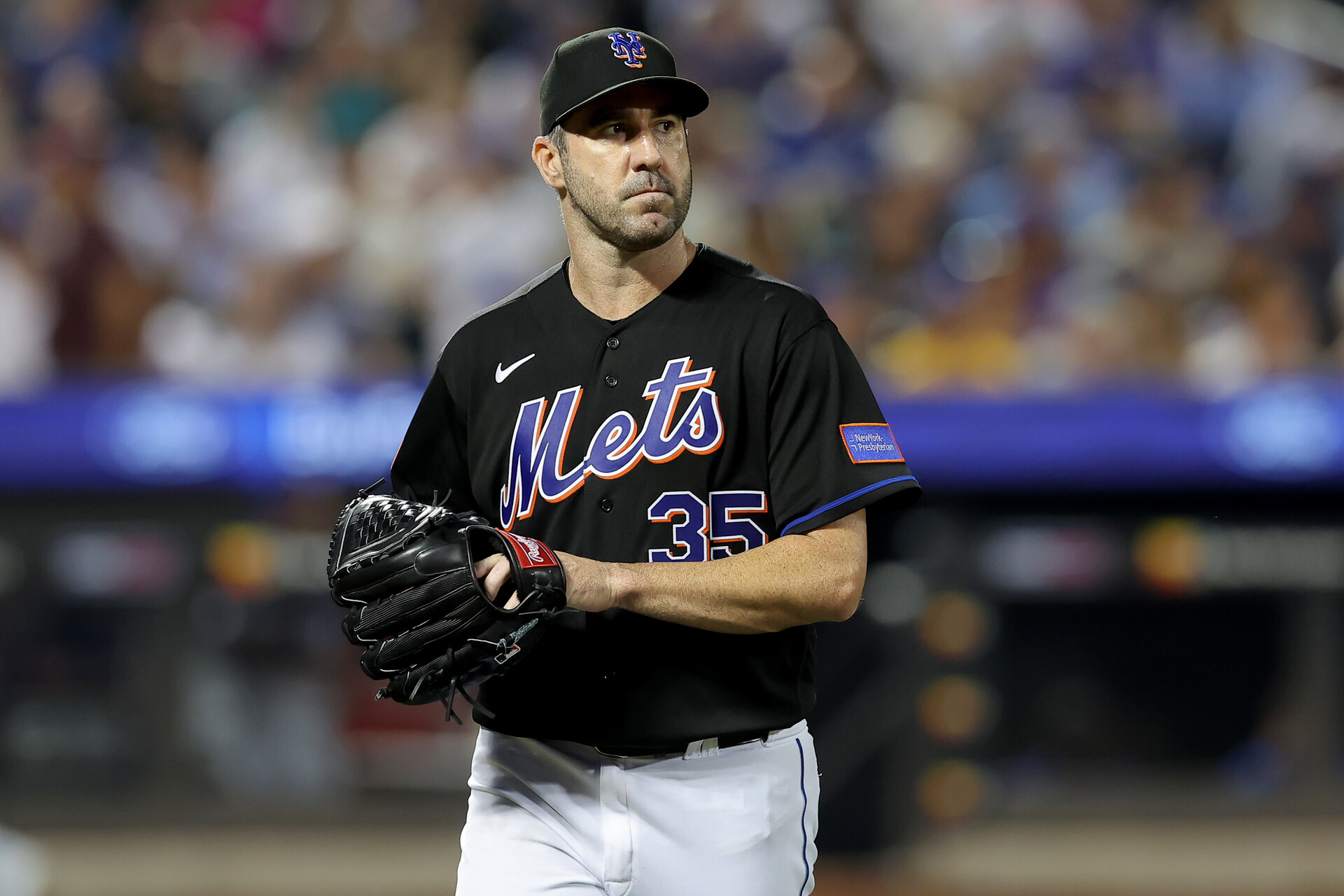 Jul 14, 2023; New York City, New York, USA; New York Mets starting pitcher Justin Verlander (35) reacts after giving up three runs to the Los Angeles Dodgers during the fifth inning at Citi Field.