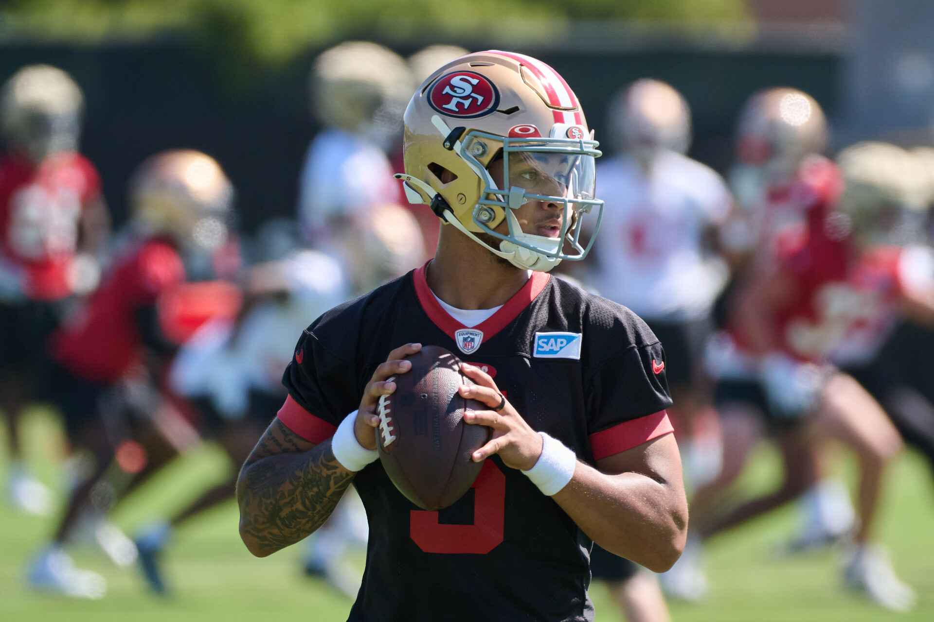 San Francisco 49ers quarterback Trey Lance (5) drops back to throw a pass during training camp at the SAP Performance Facility.