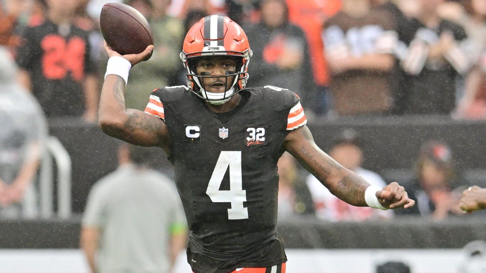 Cleveland Browns quarterback Deshaun Watson (4) throws a pass during the first half against the Cincinnati Bengals at Cleveland Browns Stadium.