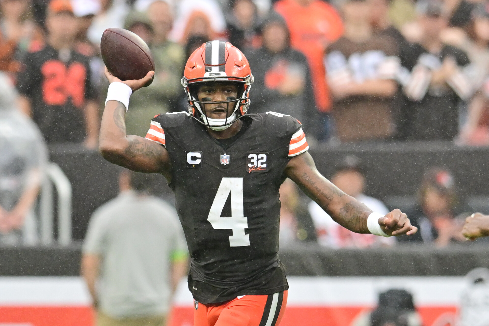 Cleveland Browns quarterback Deshaun Watson (4) throws a pass during the first half against the Cincinnati Bengals at Cleveland Browns Stadium.