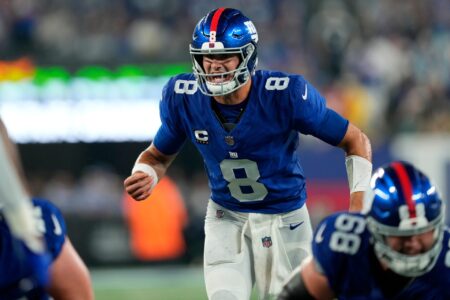 New York Giants quarterback Daniel Jones (8) had a difficult time handling the wet ball and the Dallas Cowboys.